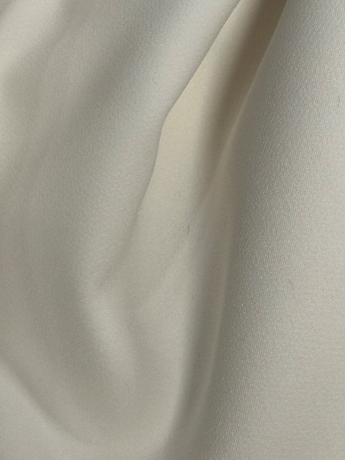 Hellelfenbeinfarbener schwerer Polyester-Krepp - Pamper