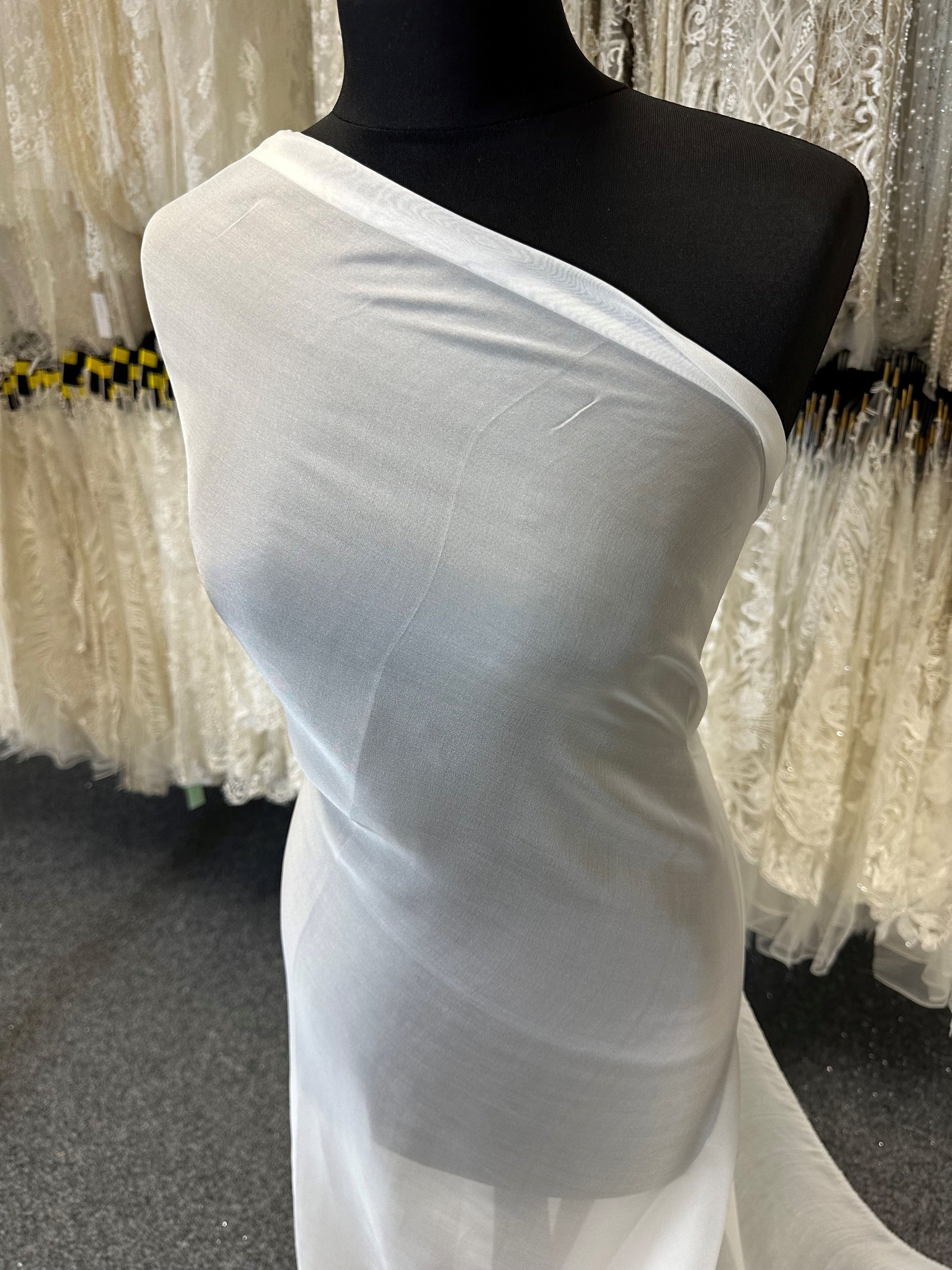 Elfenbeinfarbener Seidenchiffon – Tempest