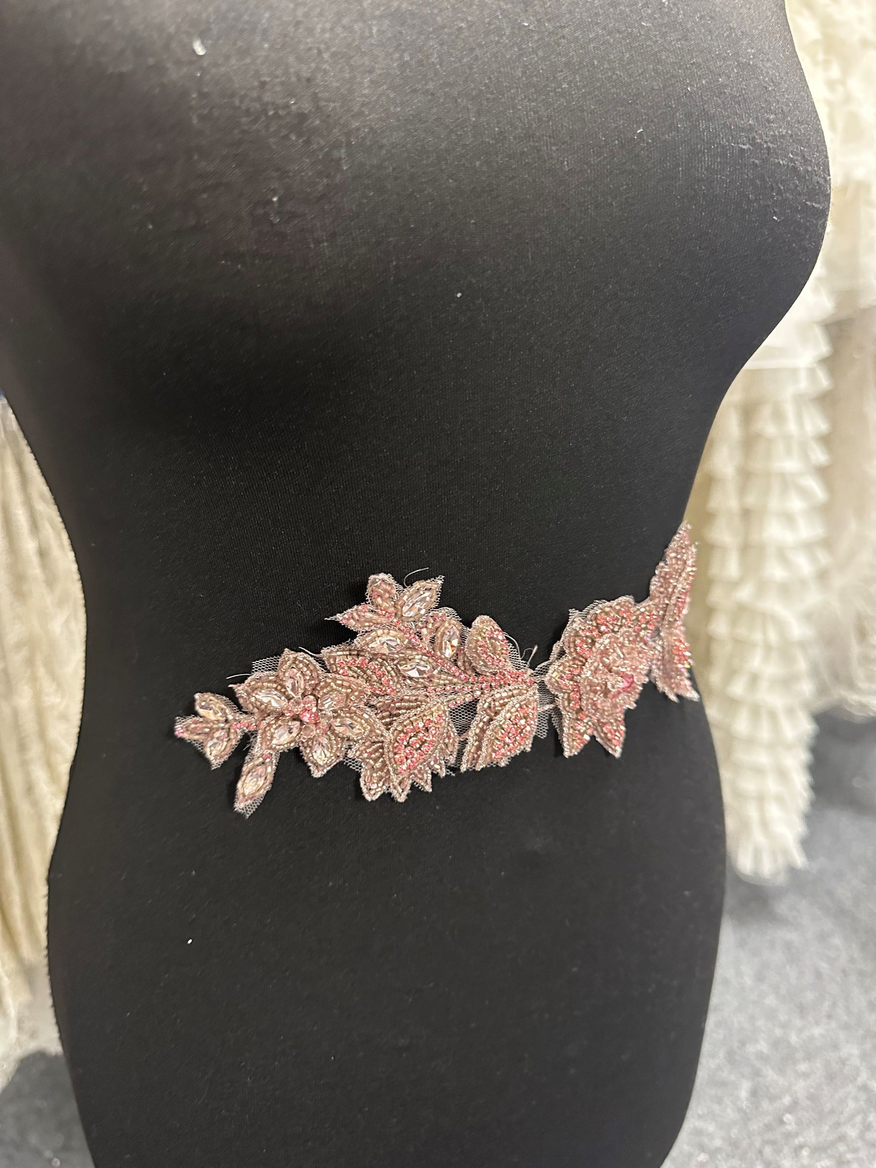 Kristallstickerei (Rosa) – Schwerkraft