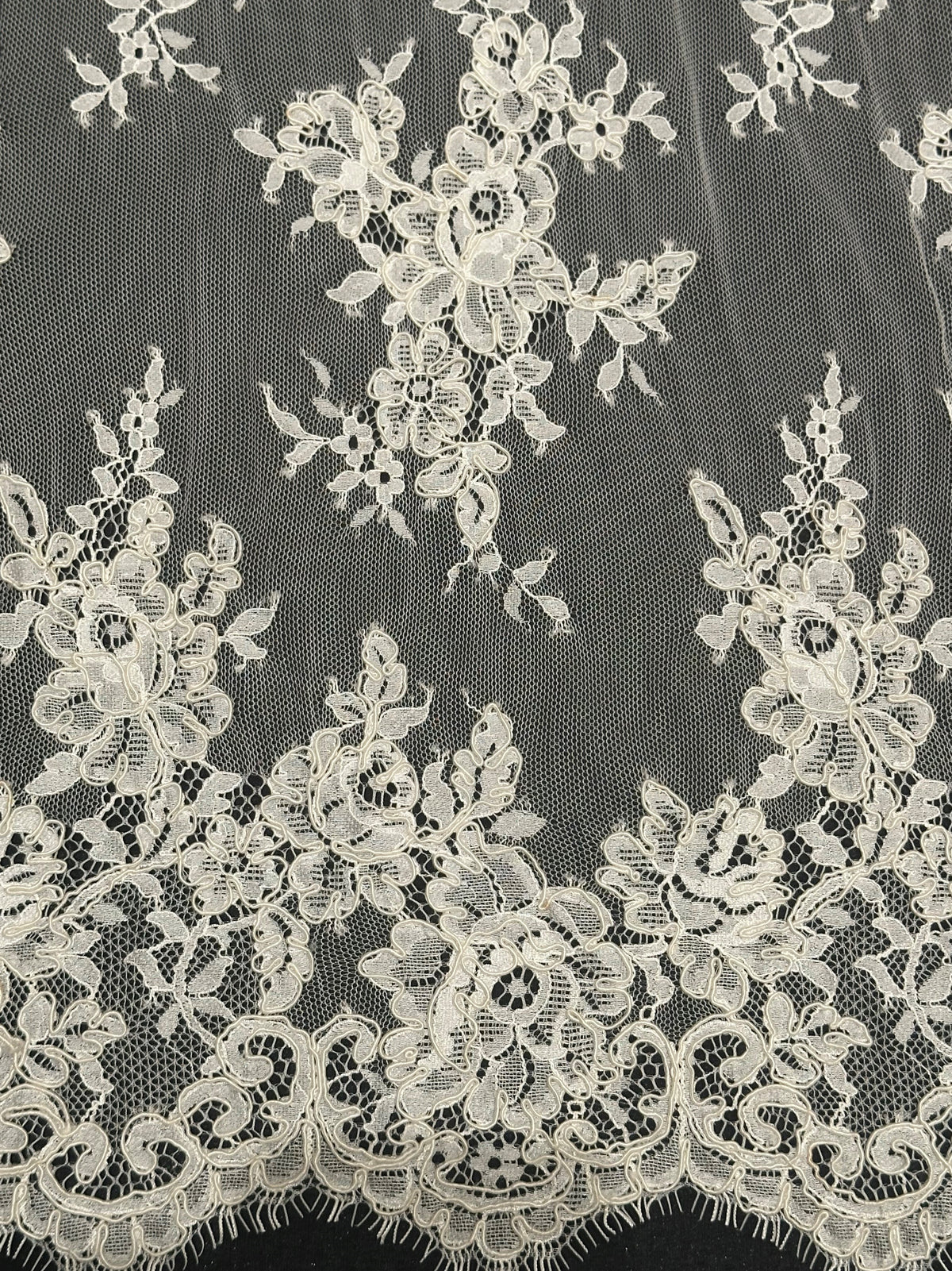 Elfenbeinfarbene Kordelspitze – Lehrer