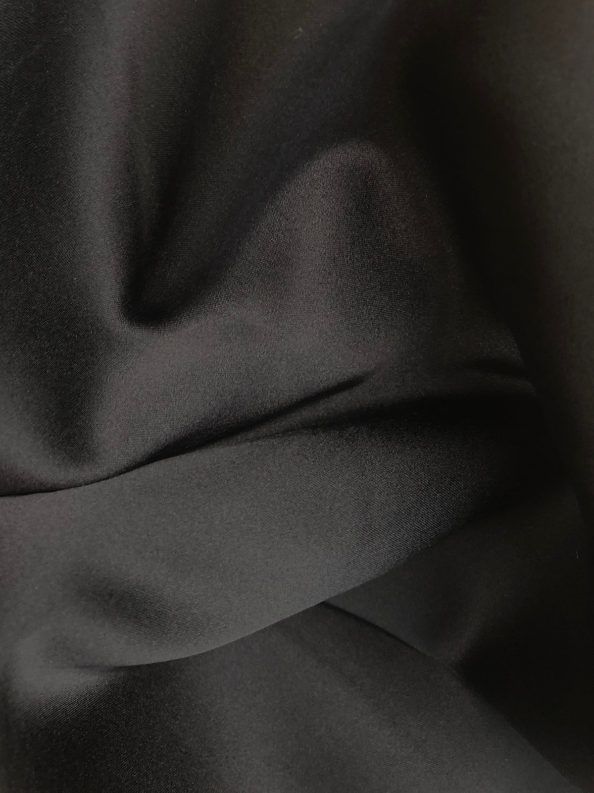 Schwarzer Seiden-Stretch-Satin - Elastizität