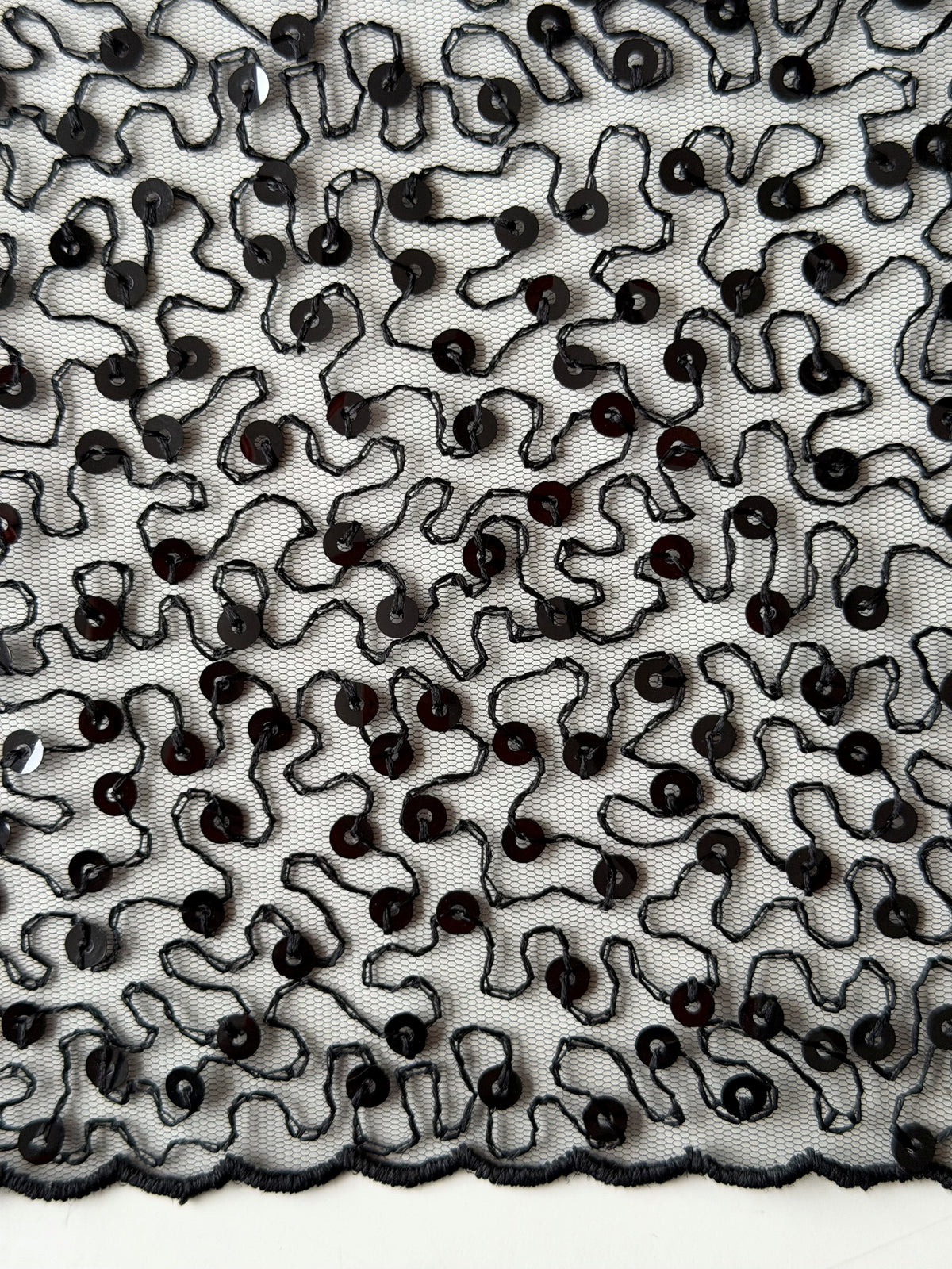 Schwarzer, bestickter Paillettentüll – EB3001