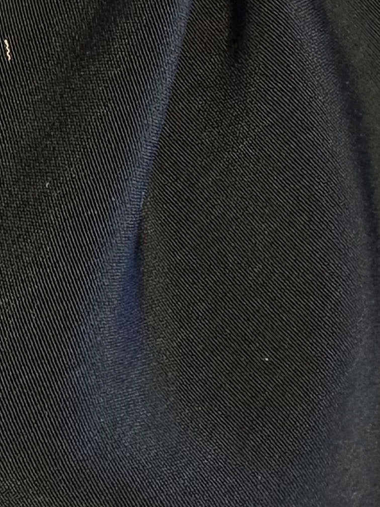 Leichter schwarzer Polyestersatin – Jamaika