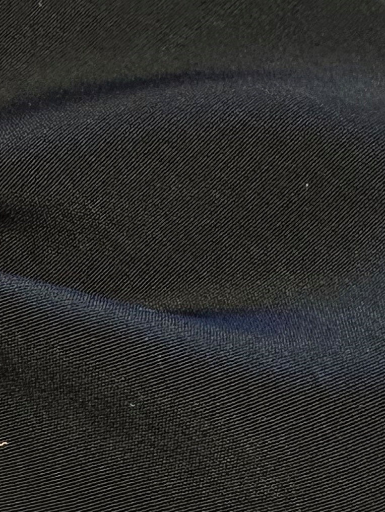 Leichter schwarzer Polyestersatin – Jamaika