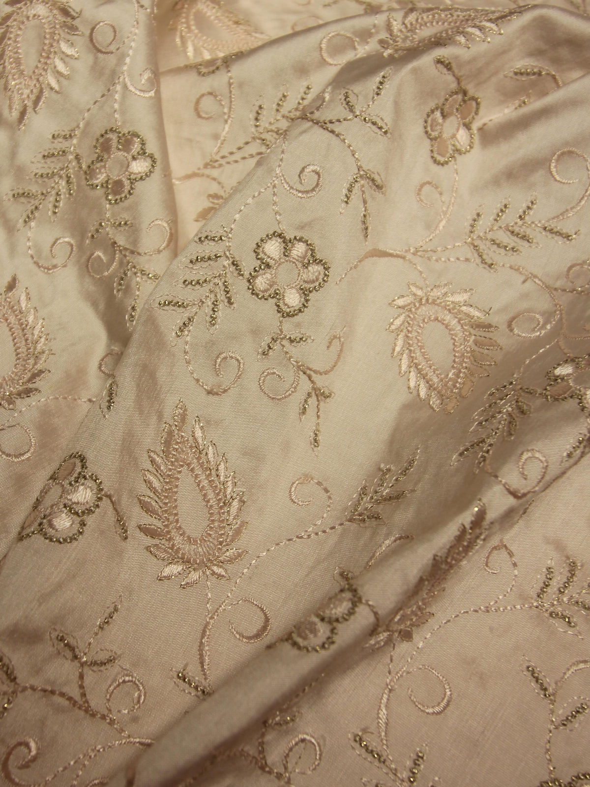 Dupionstoff mit Stickerei in Rosa – Delyth