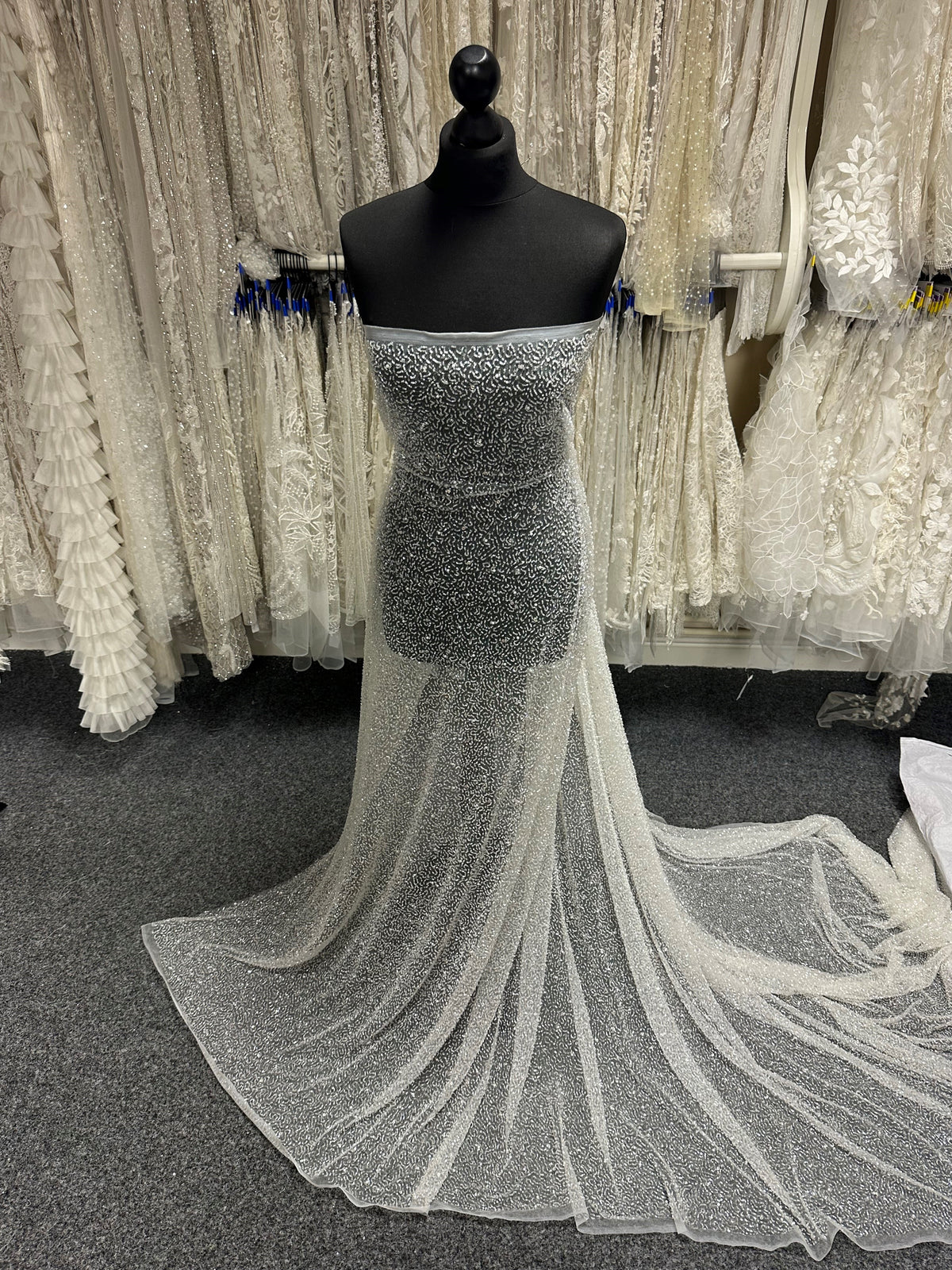 Elfenbeinfarbene Perlenspitze - Bopha