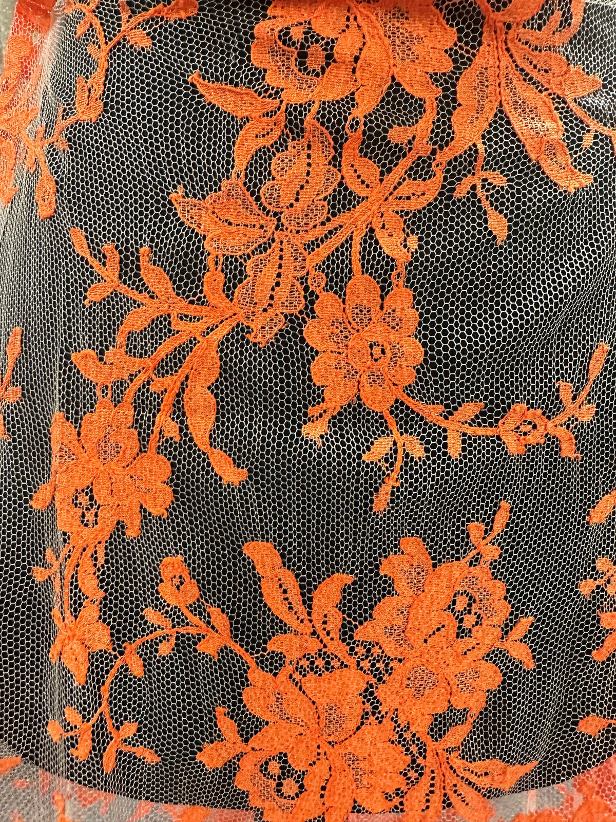 Frische orangefarbene Spitze – Kate