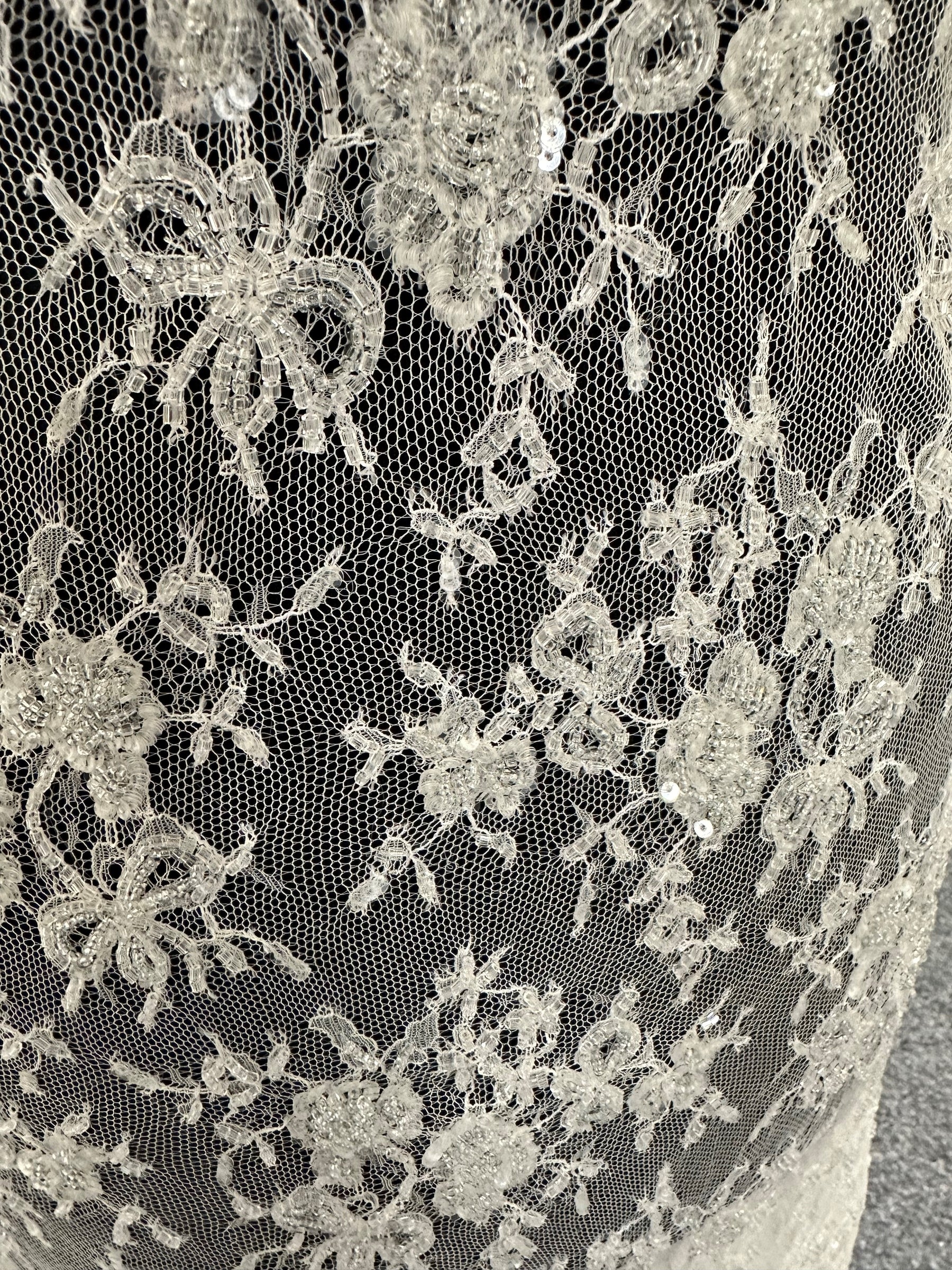 Elfenbeinfarbene Chantilly-Spitze – Bryony