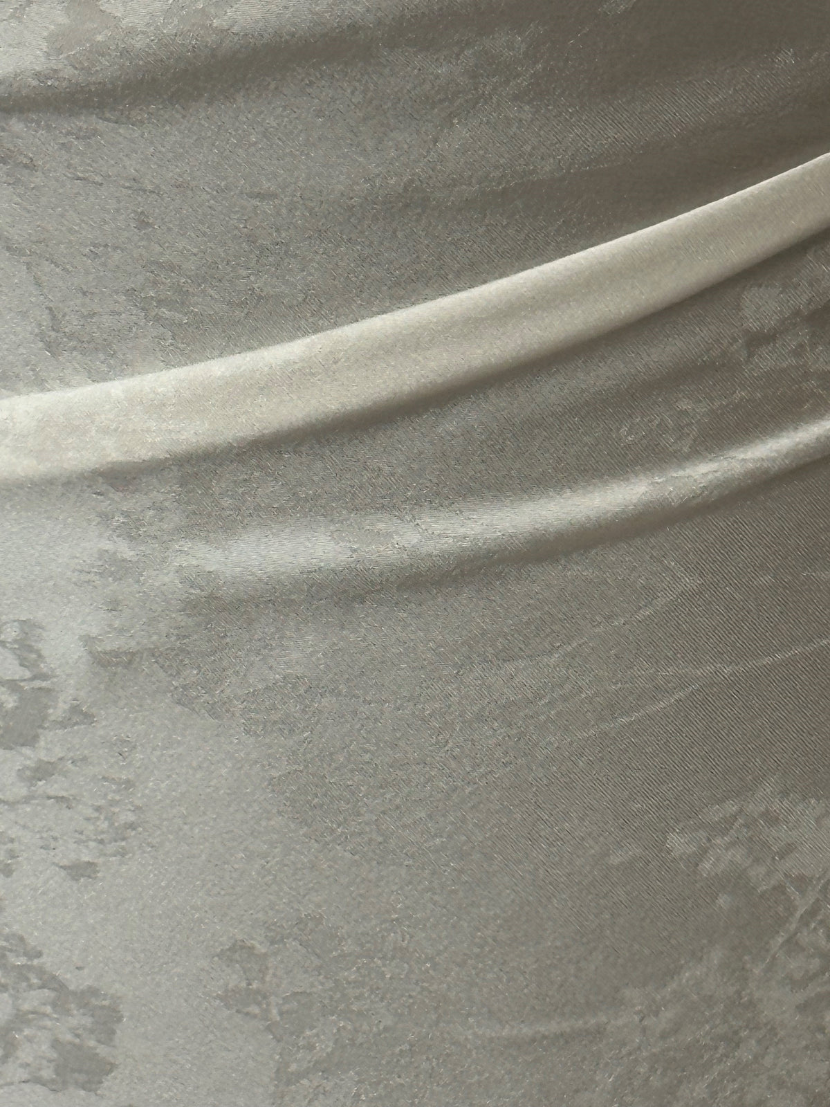 Elfenbeinfarbener Seidenjacquard – Echo