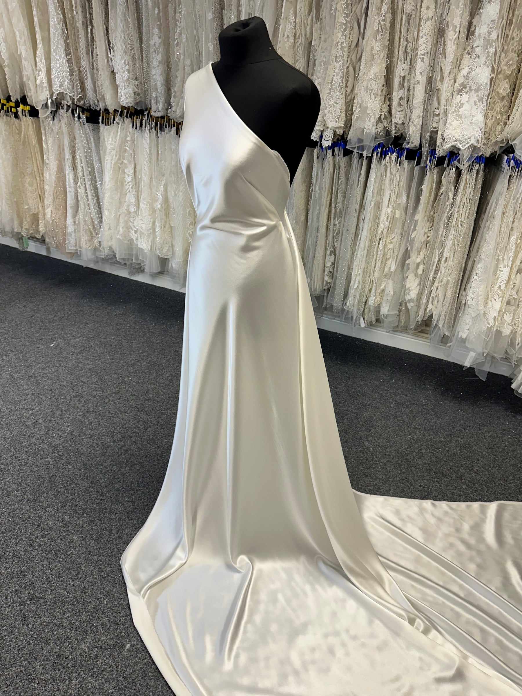 Elfenbeinfarbener Seidensatin - St. Tropez