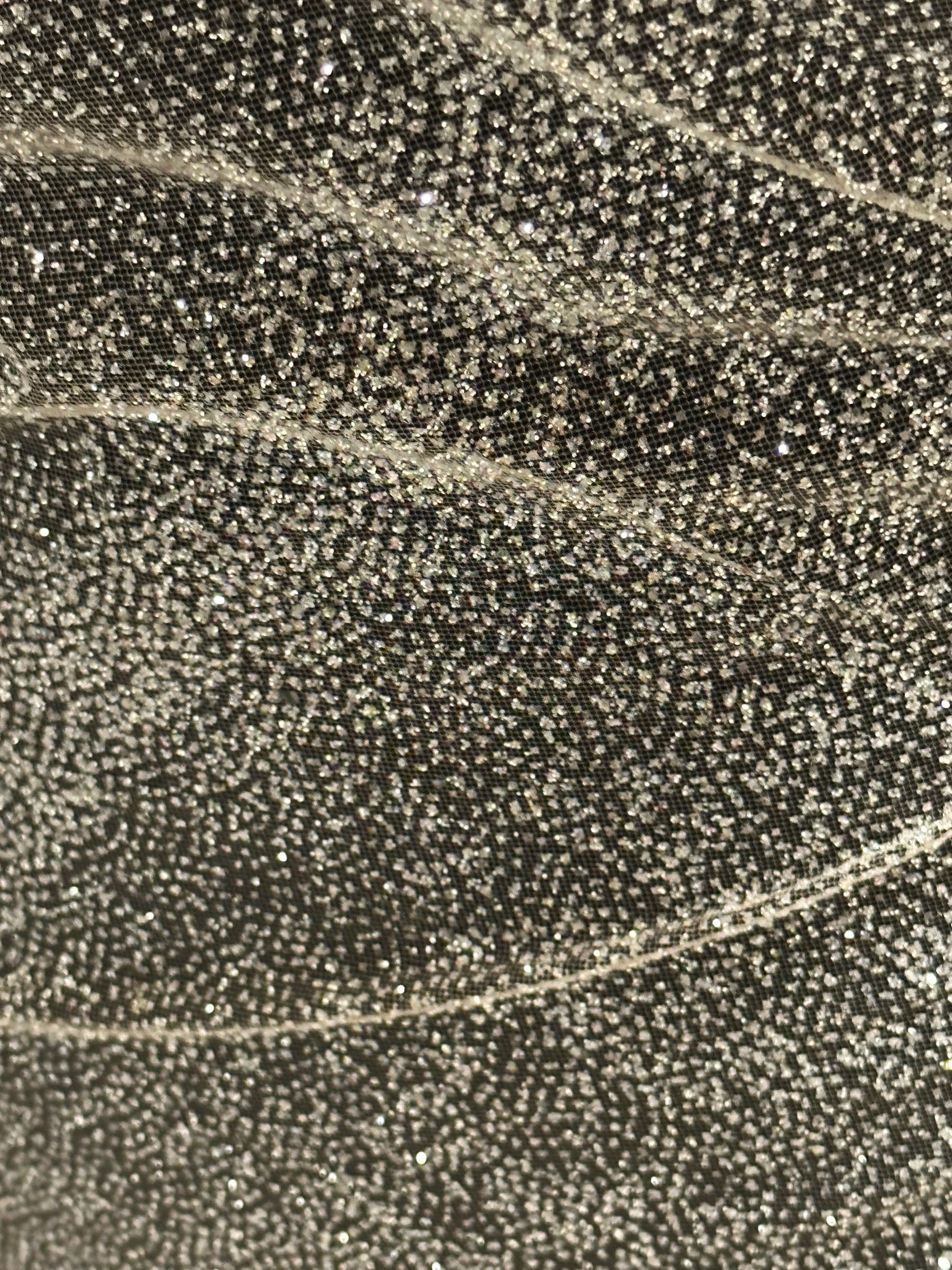 Elfenbeinfarbener Glitzertüll – Magnetismus