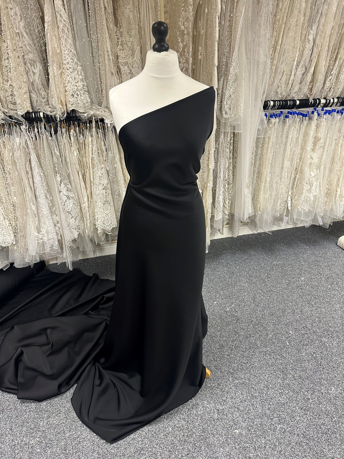 Schwarzer Tri-Acetat-Krêpe - Justice