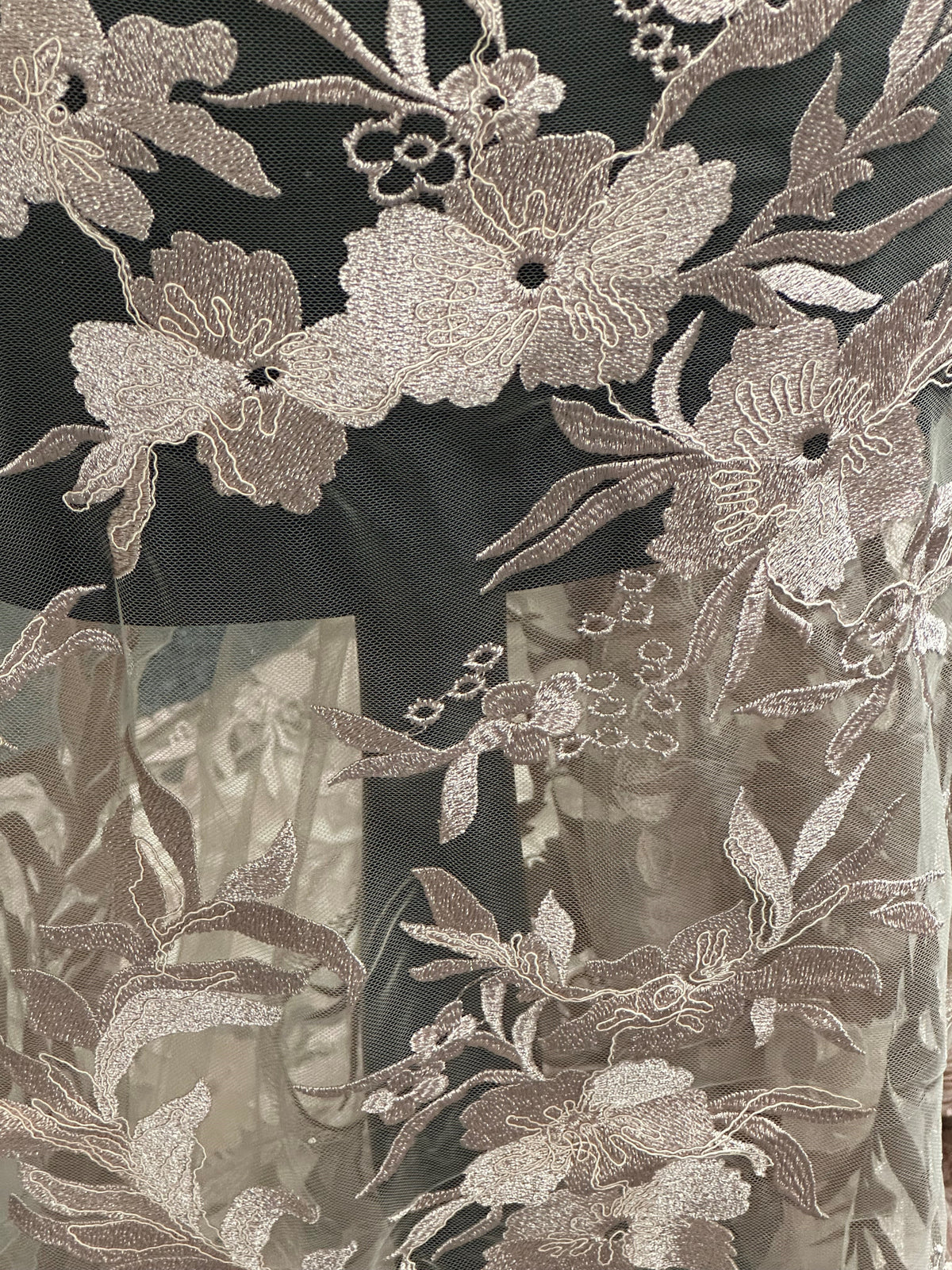 Altrosa Stickereispitze – Gaynor