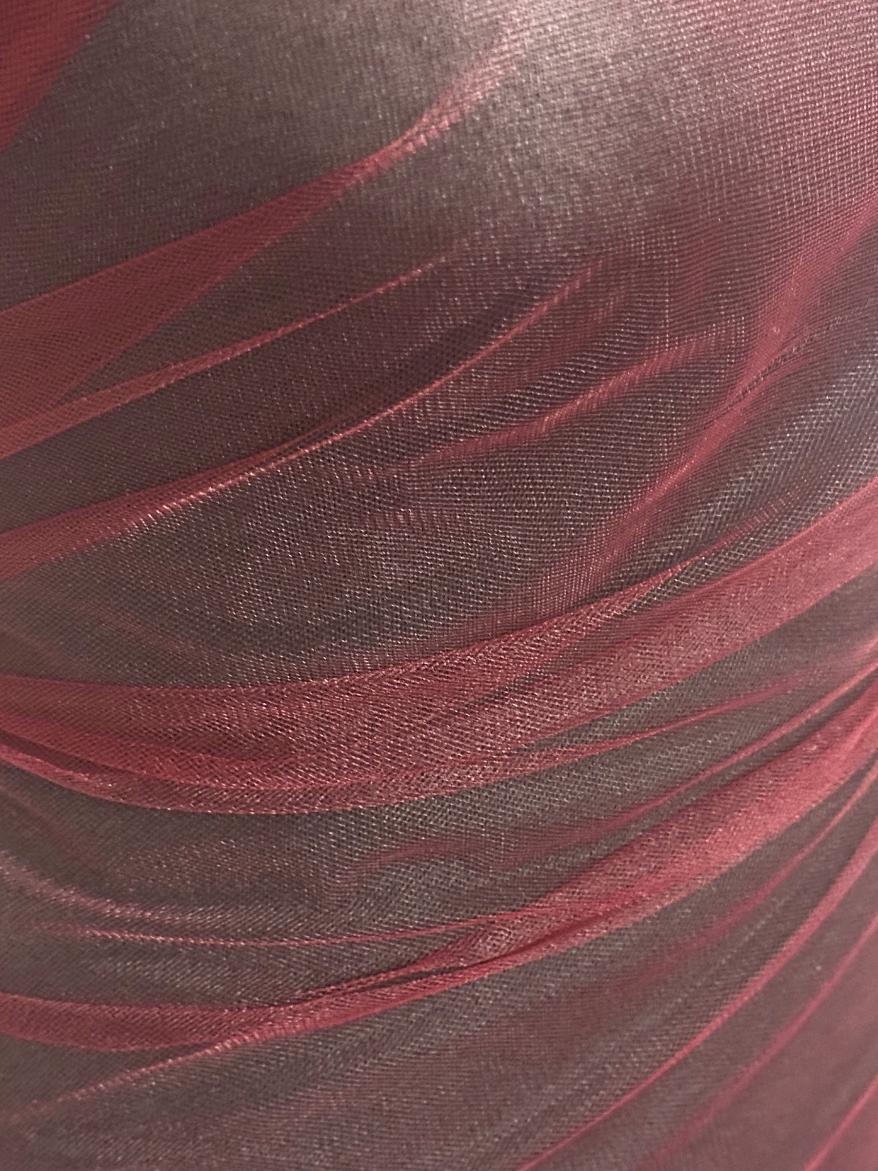 Burgunderroter Tüll für Schleier – Climax