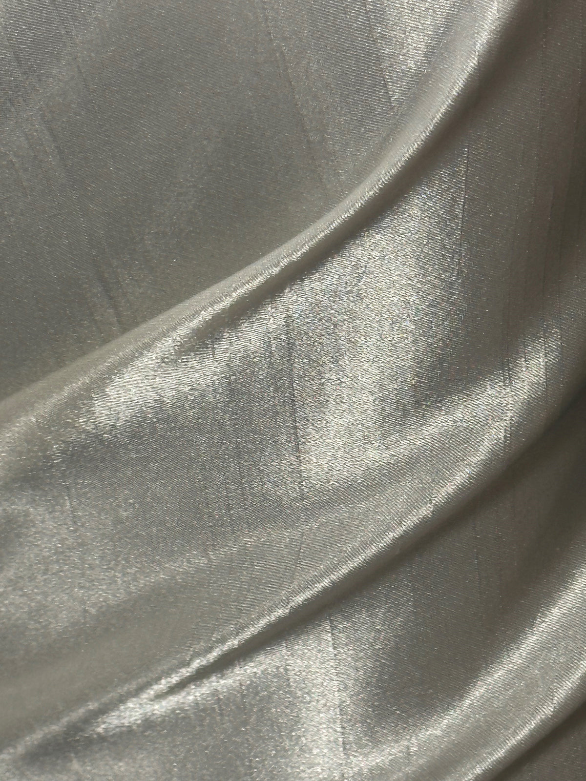 Elfenbeinfarbenes Dupion mit Polyester-Satin-Rückseite – Klarheit