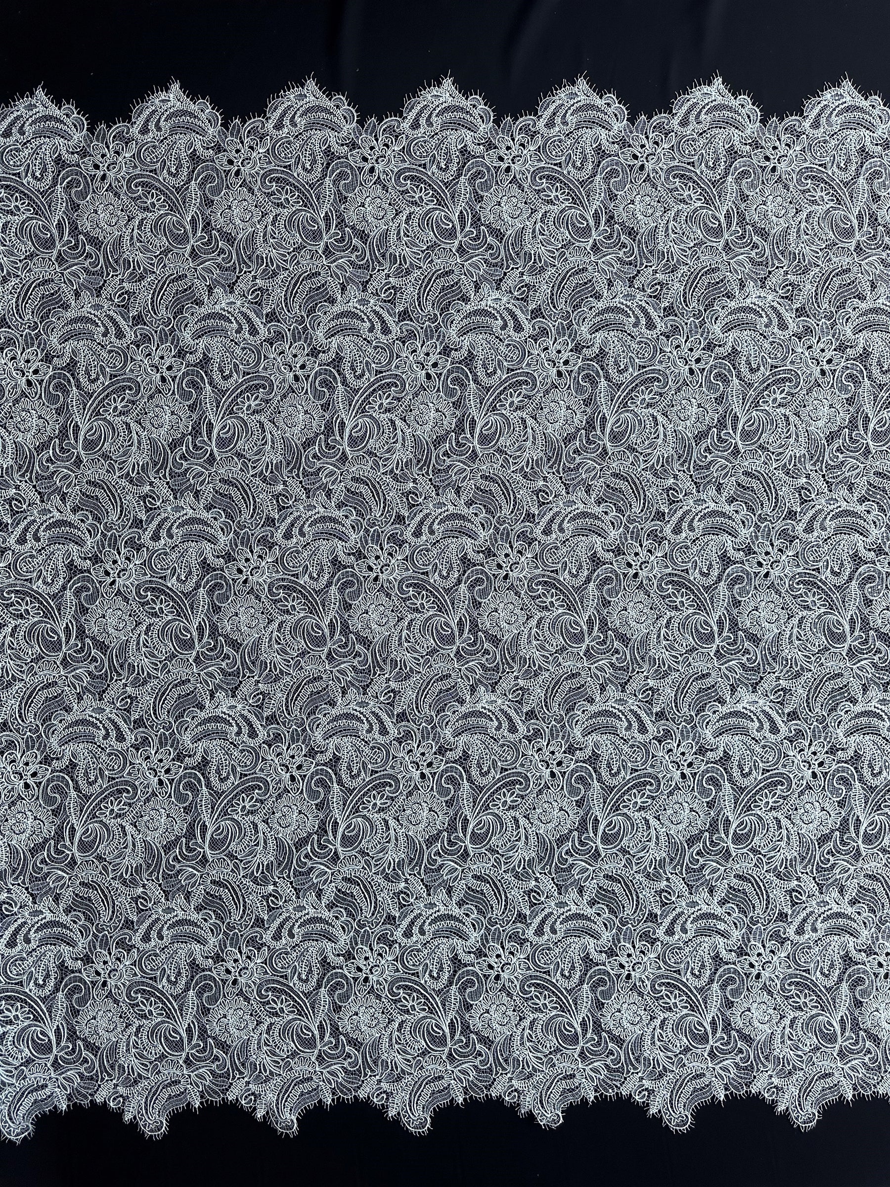 Elfenbeinfarbene Raschelspitze mit Kordel - Ellery