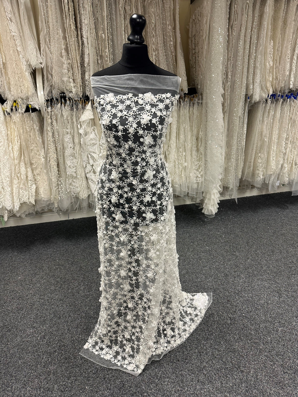 Elfenbeinfarbene 3D-bestickte Spitze - Savinder