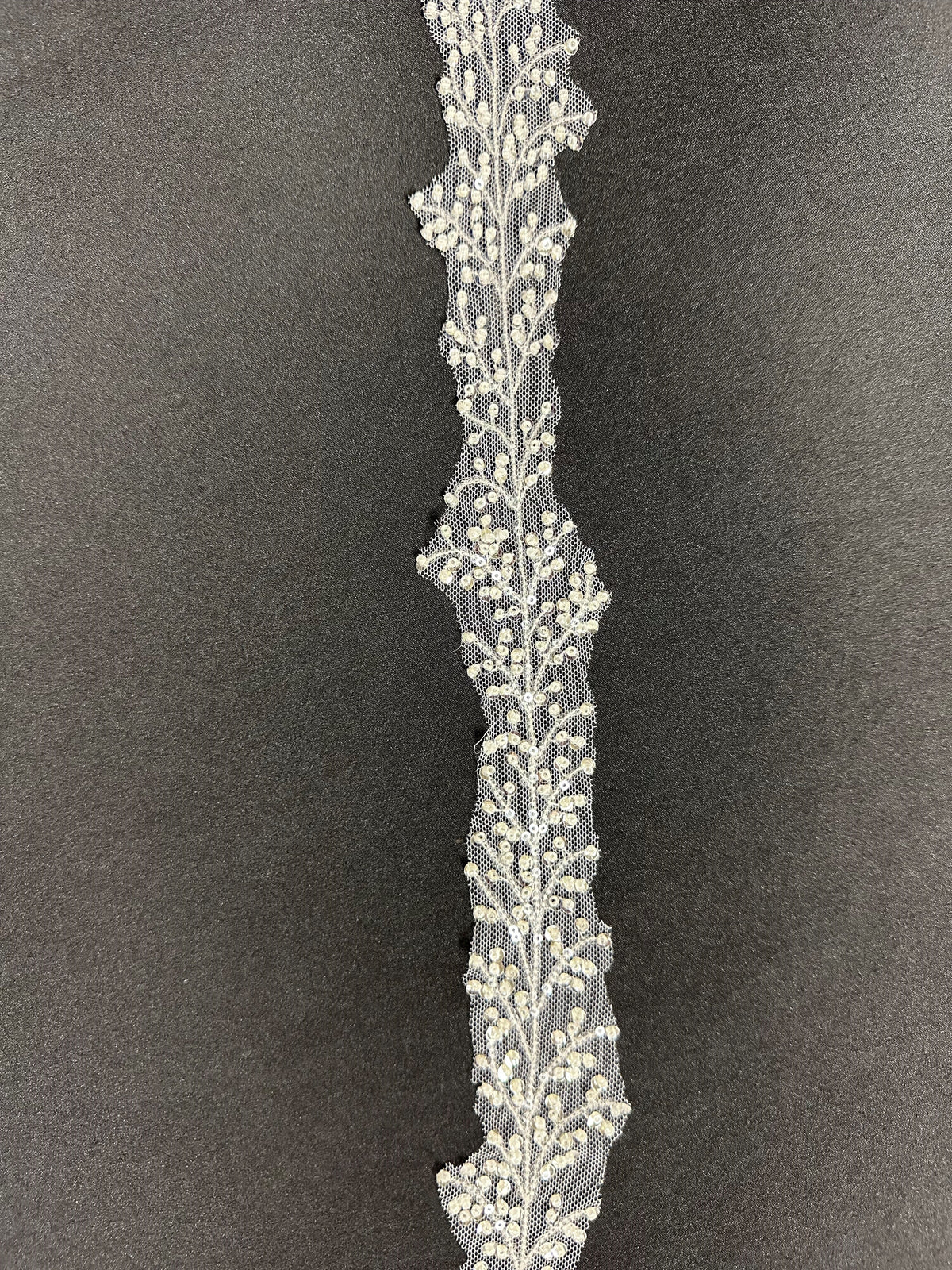 Elfenbeinfarbene, perlen- und paillettenbesetzte Spitzenborte - EH2031