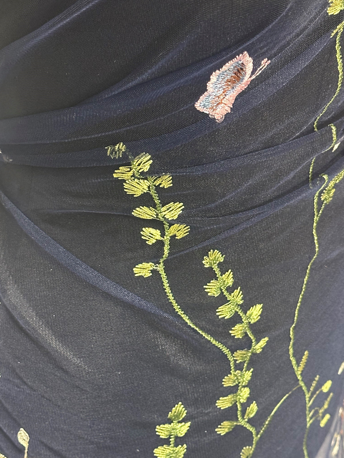 Marineblaue bestickte Spitze – Sassi