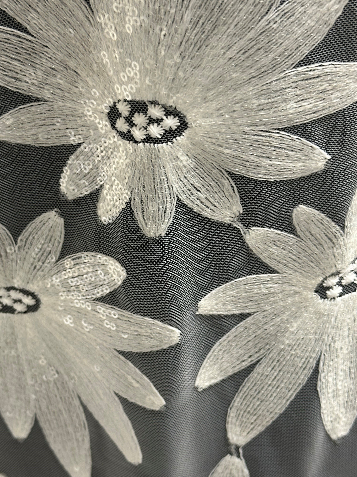 Elfenbeinfarbene Paillettenstickerei-Spitze - Advance