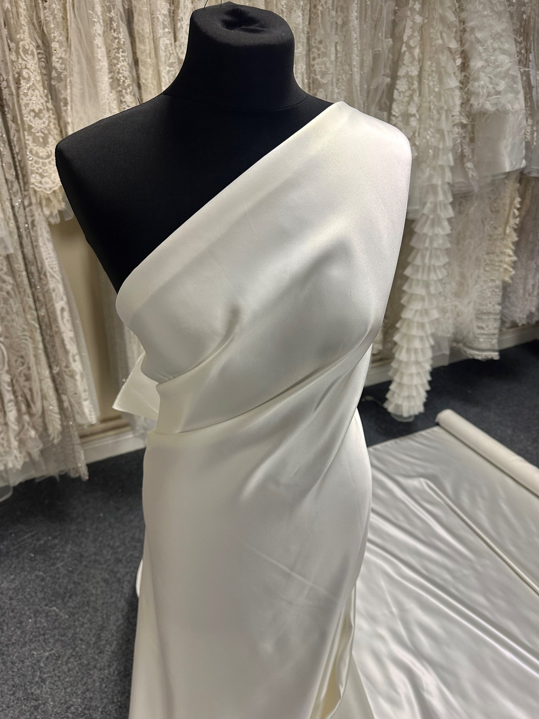 Elfenbeinfarbener Duchess-Satin aus Polyester – Supreme