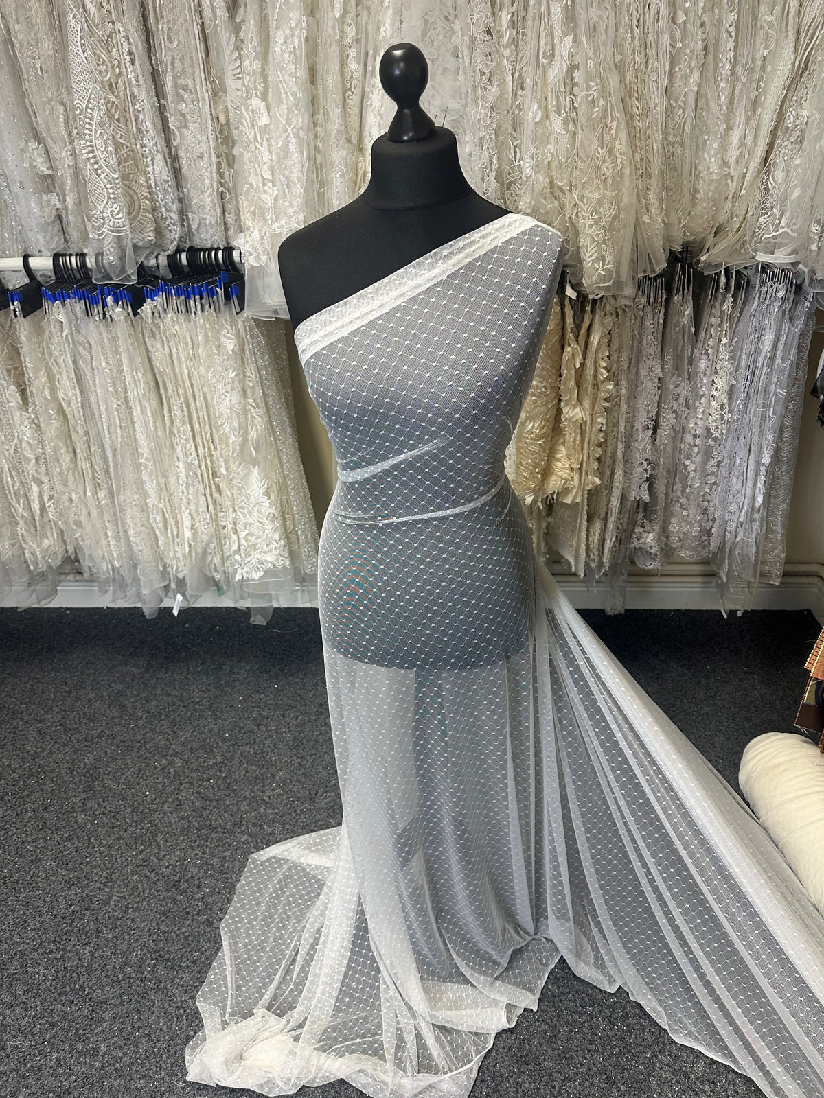 Elfenbeinfarbener Stretch-Tüll - Ursprung