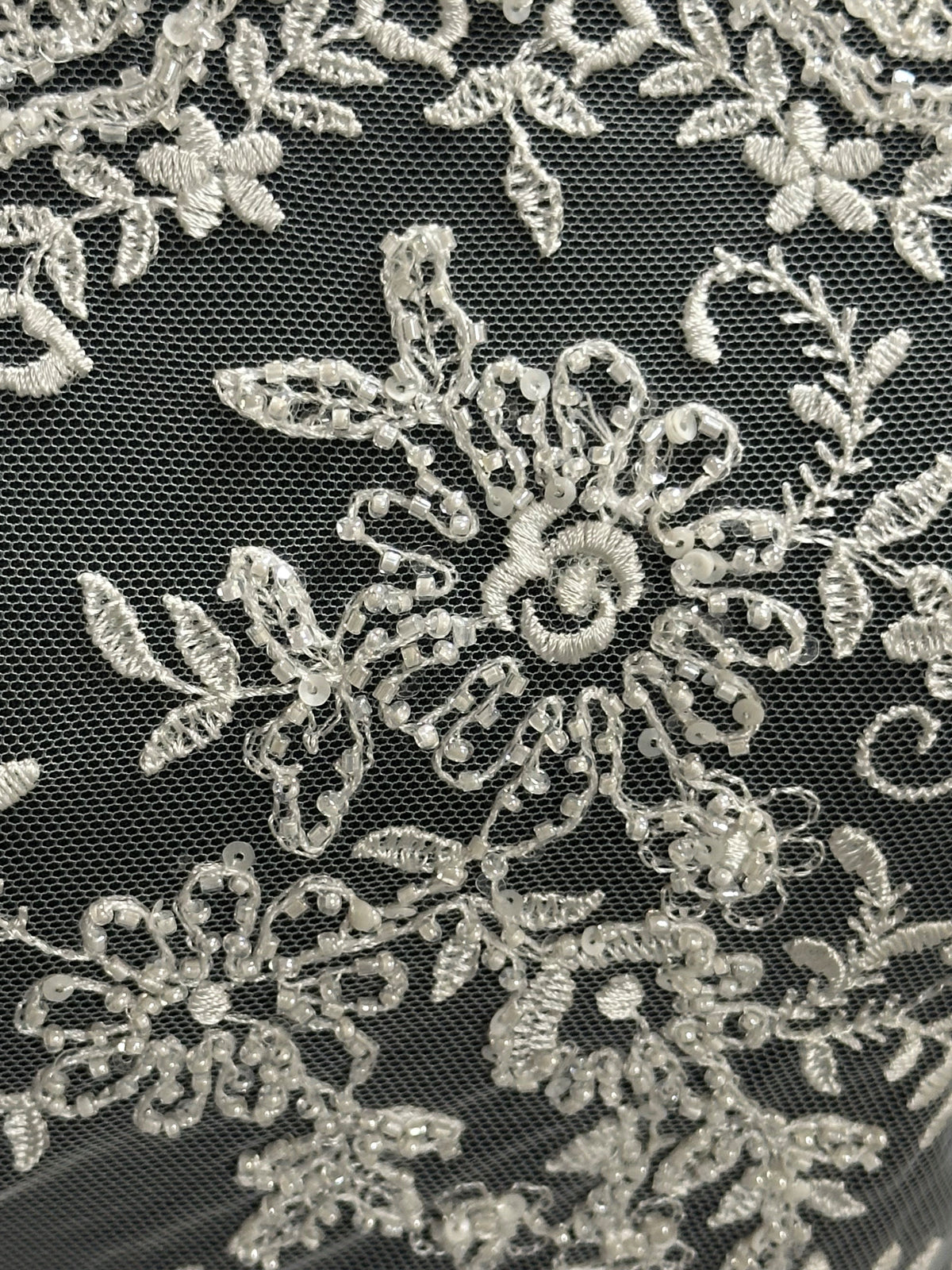 Elfenbeinfarbene Perlenspitze - Hada