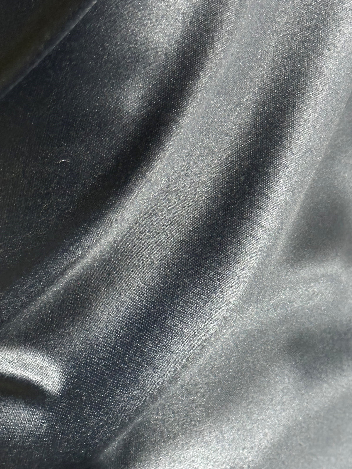 Mitternachtsblauer Polyester-Duchesse-Satin – Scenery