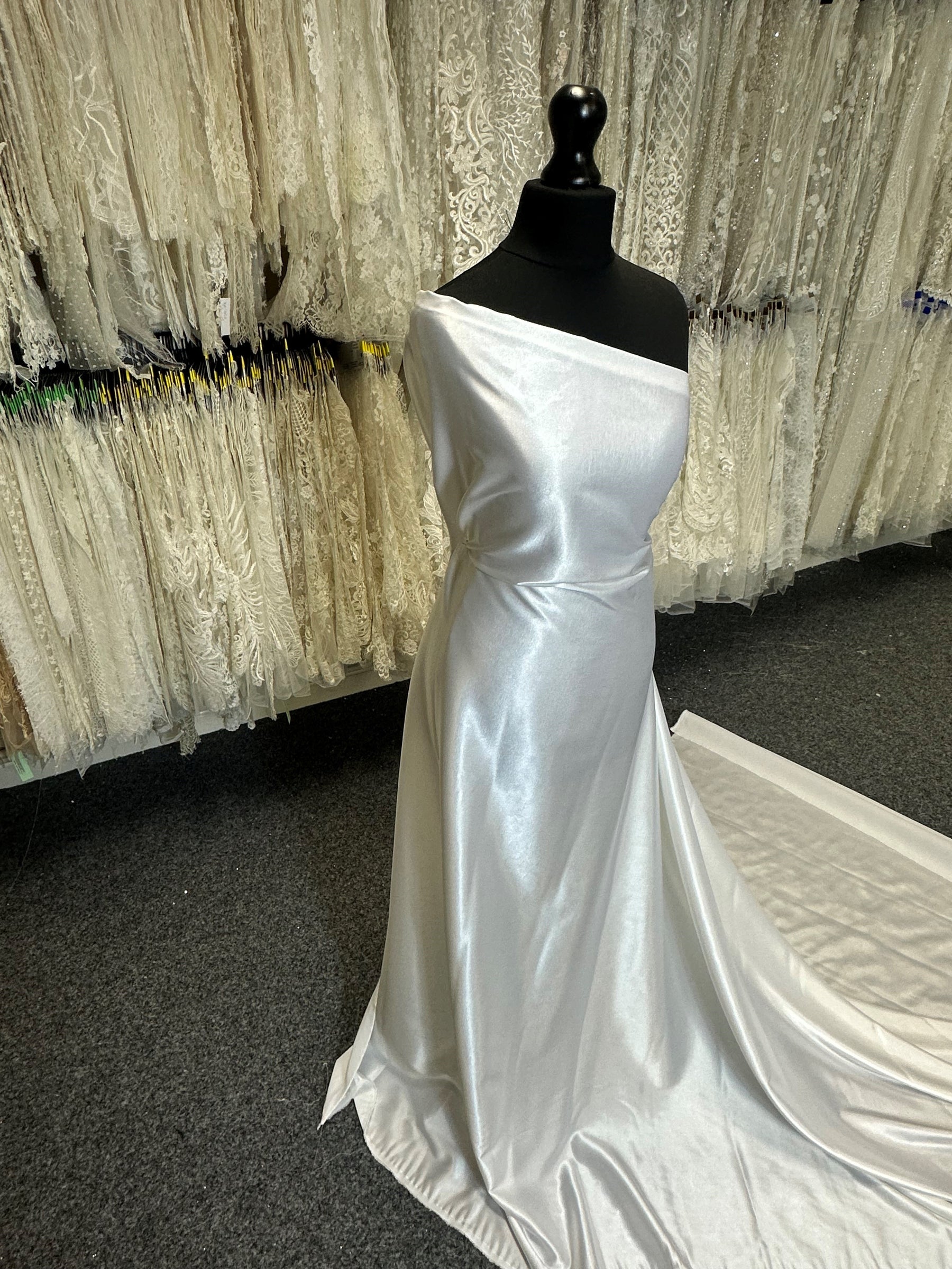 Weißer Polyester-Stretch-Satin - Weisheit