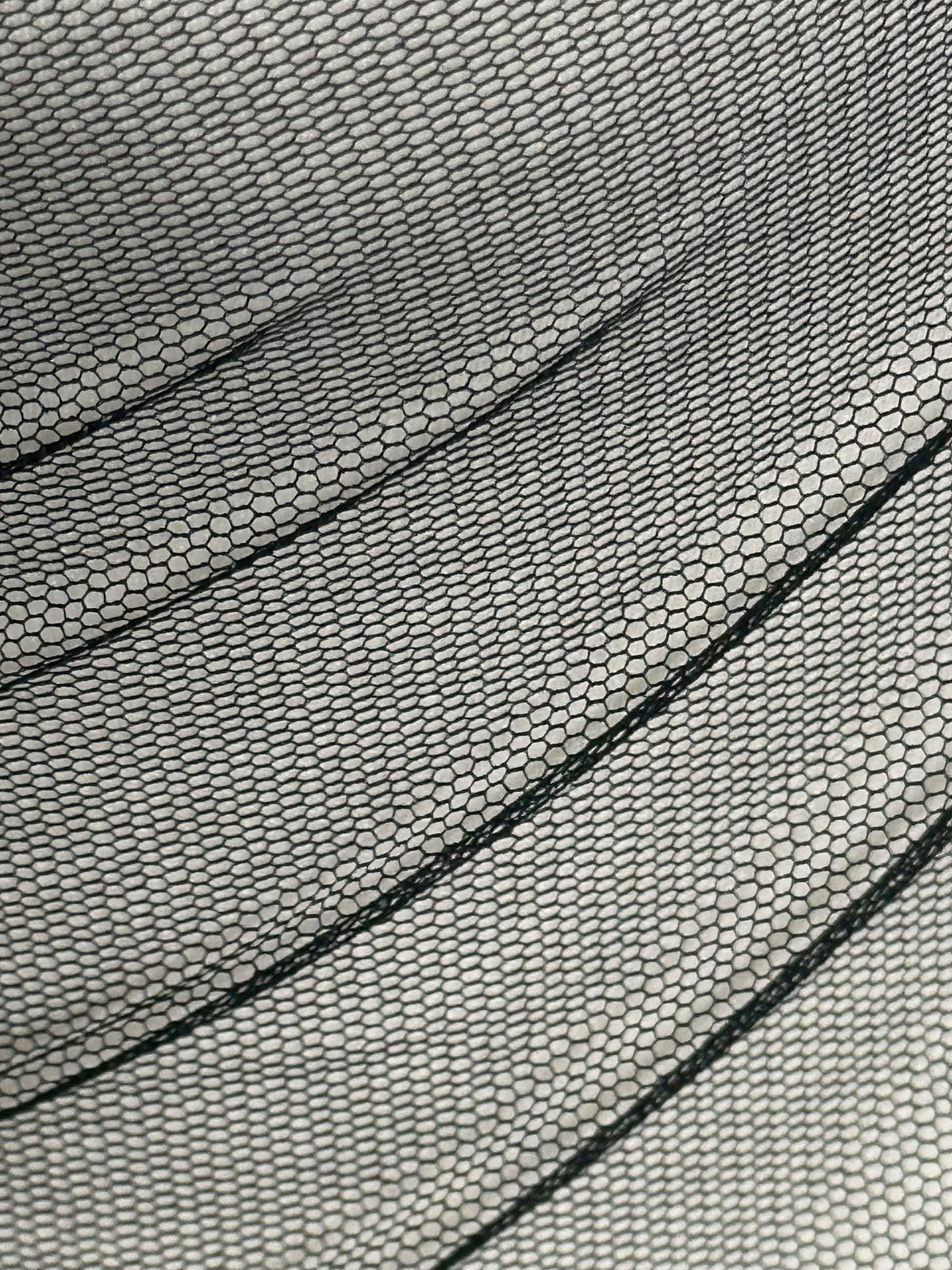 Schwarzer Seidentüll - Wahrnehmung