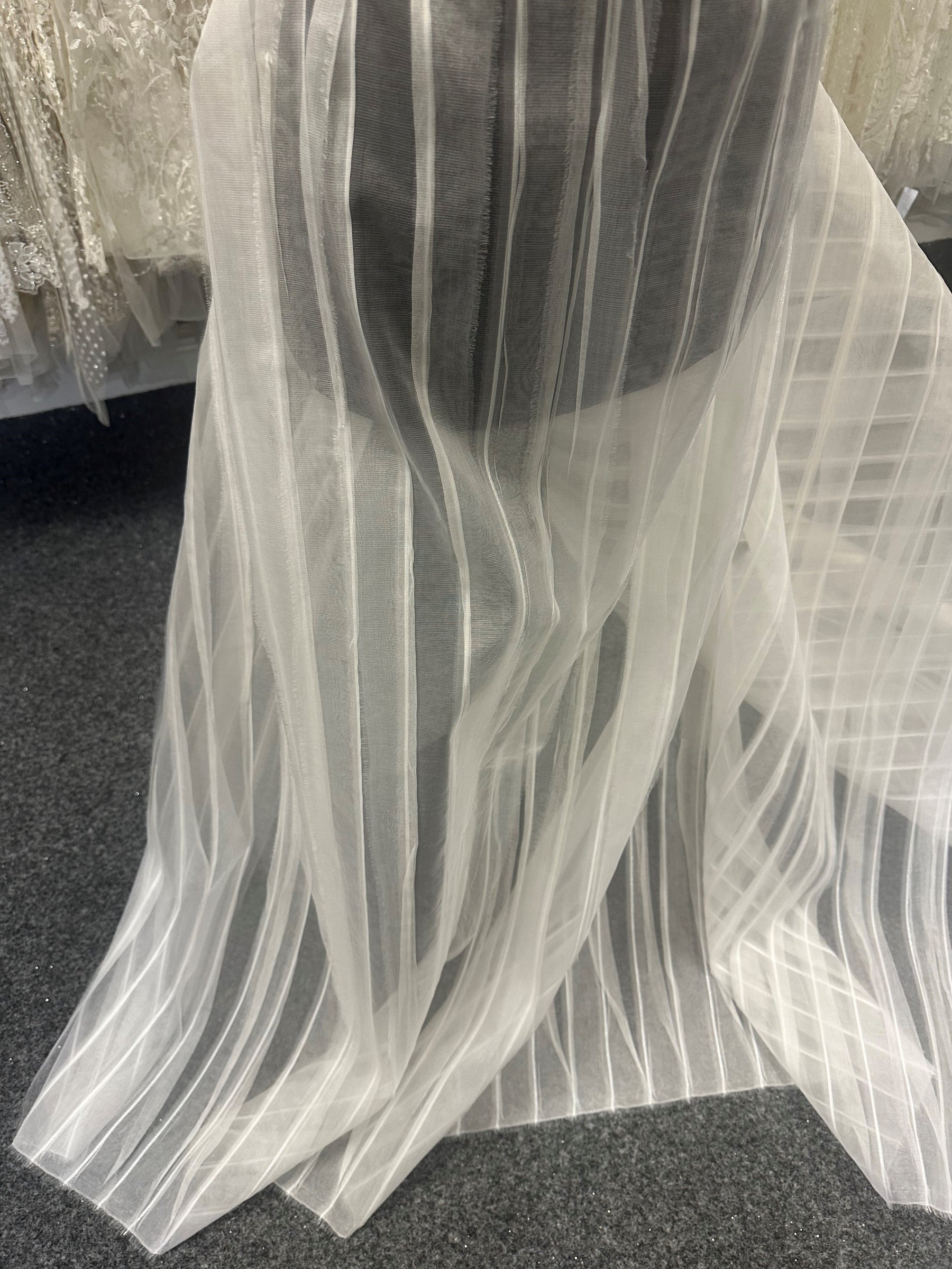 Elfenbeinfarbener plissierter Seidenorganza – Samba