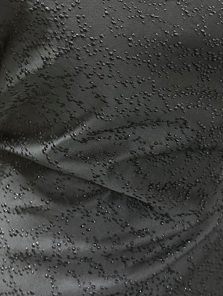 Schwarzer Jacquard-Stoff mit Punkten – Glee