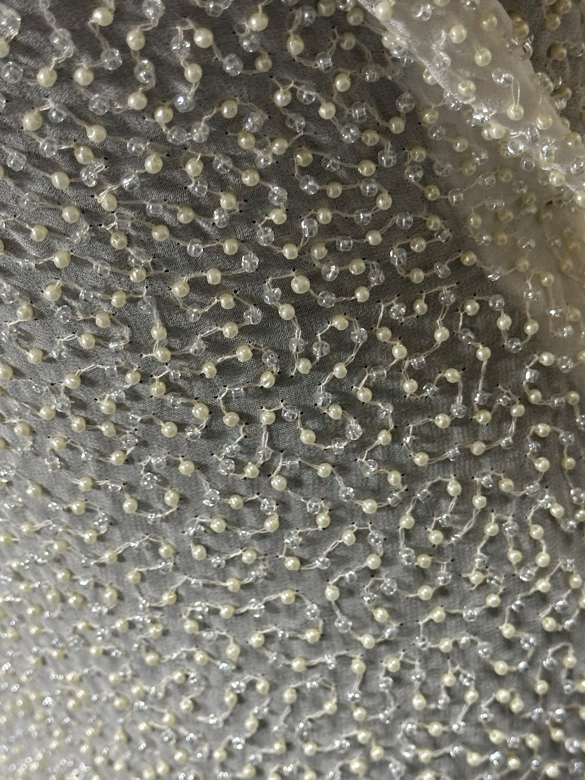 Elfenbeinfarbener Georgette mit Perlen – Mallory