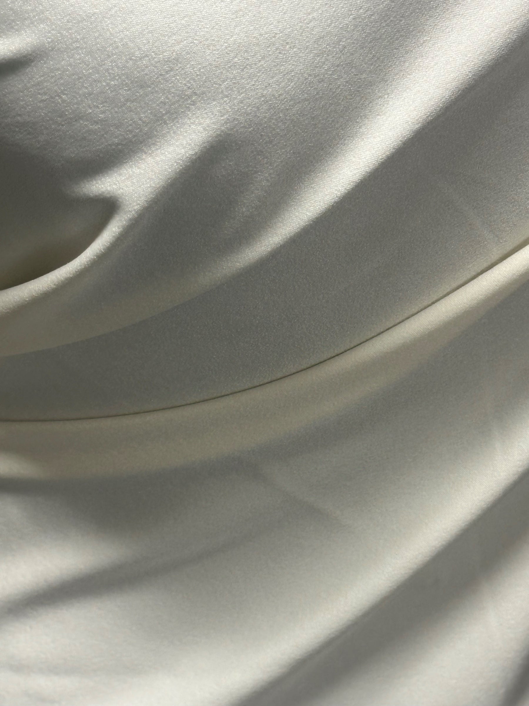Elfenbeinfarbener Polyester-Stretch-Krepp – Compassion