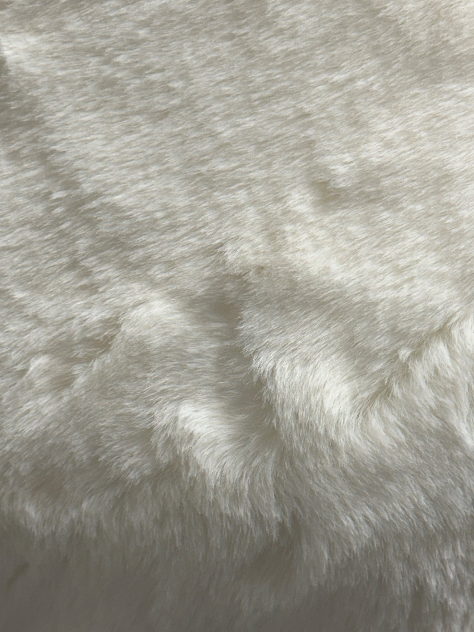 Elfenbeinfarbenes Kunstfell – Husky