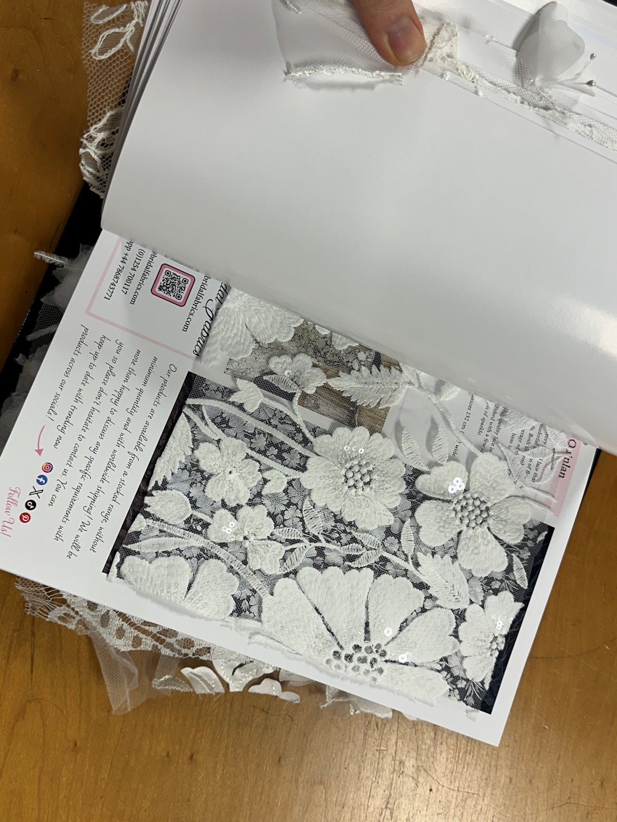 Musterbuch – Spitze (nach Wahl des Kunden)