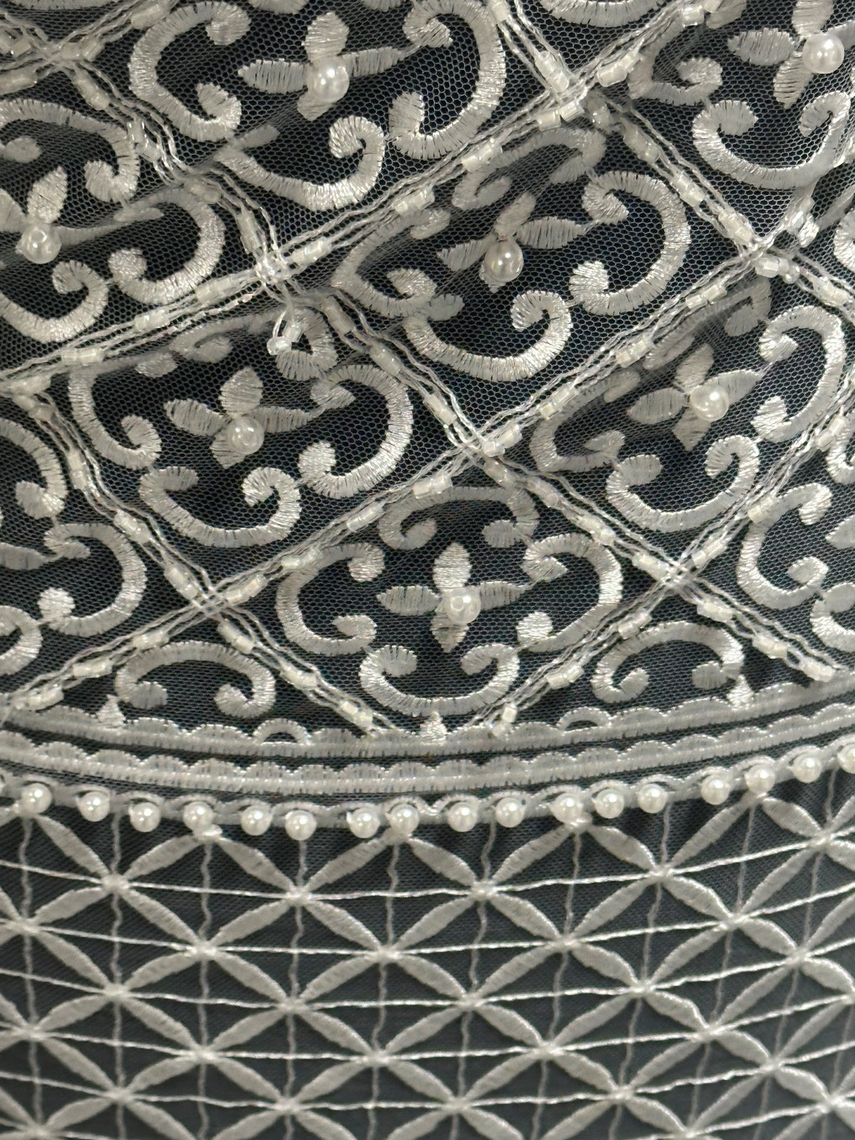 Elfenbeinfarbene Perlenspitze – Charisma