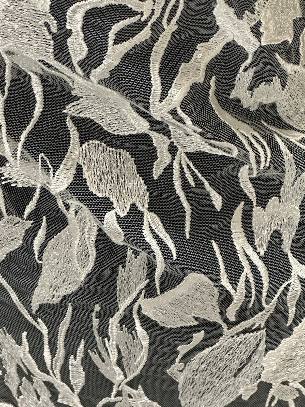 Elfenbeinfarbene, paillettenbesetzte Stickereispitze - Kiora EB 3026