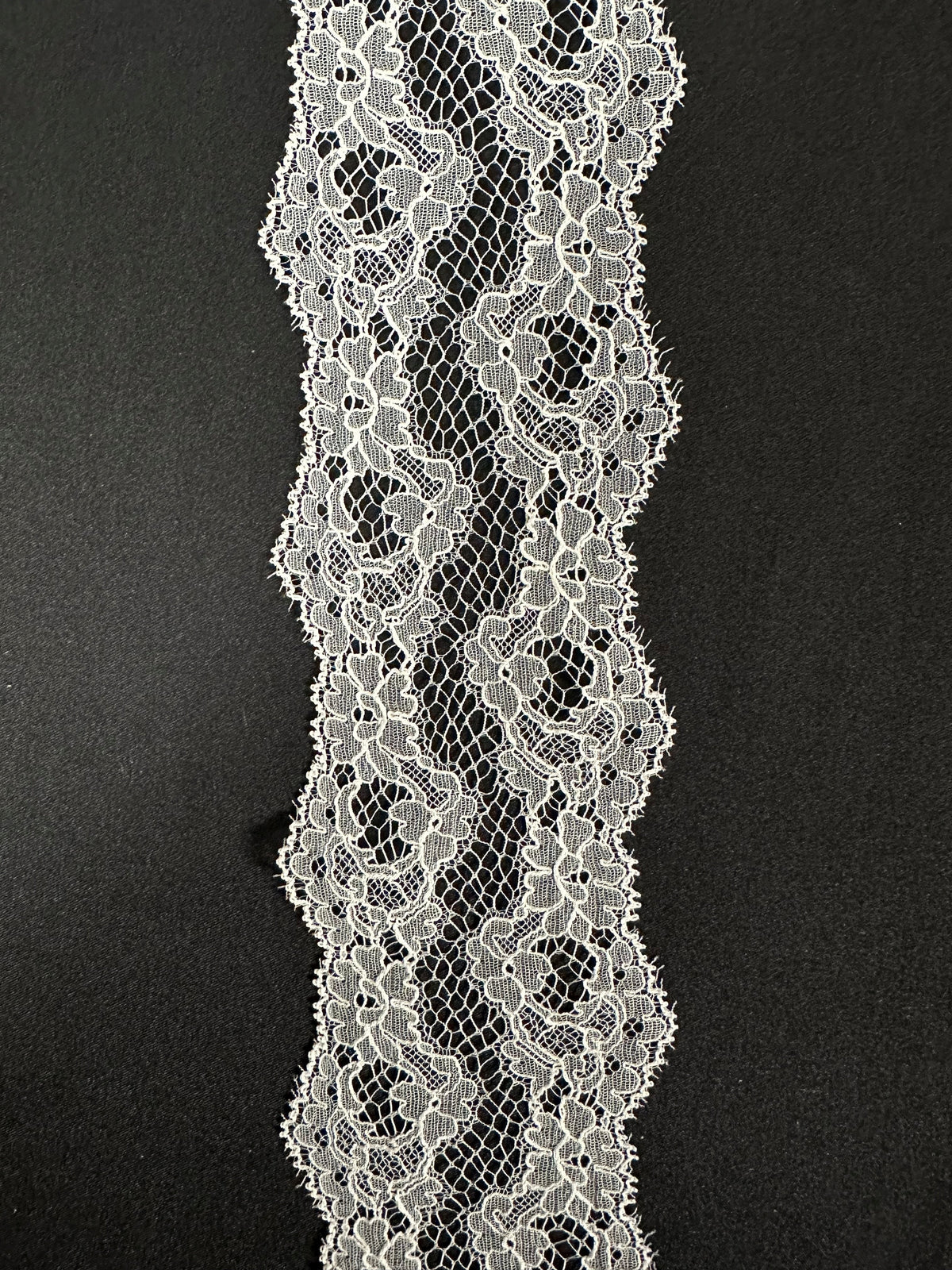 Ivory Chantilly Lace Trim - Sol