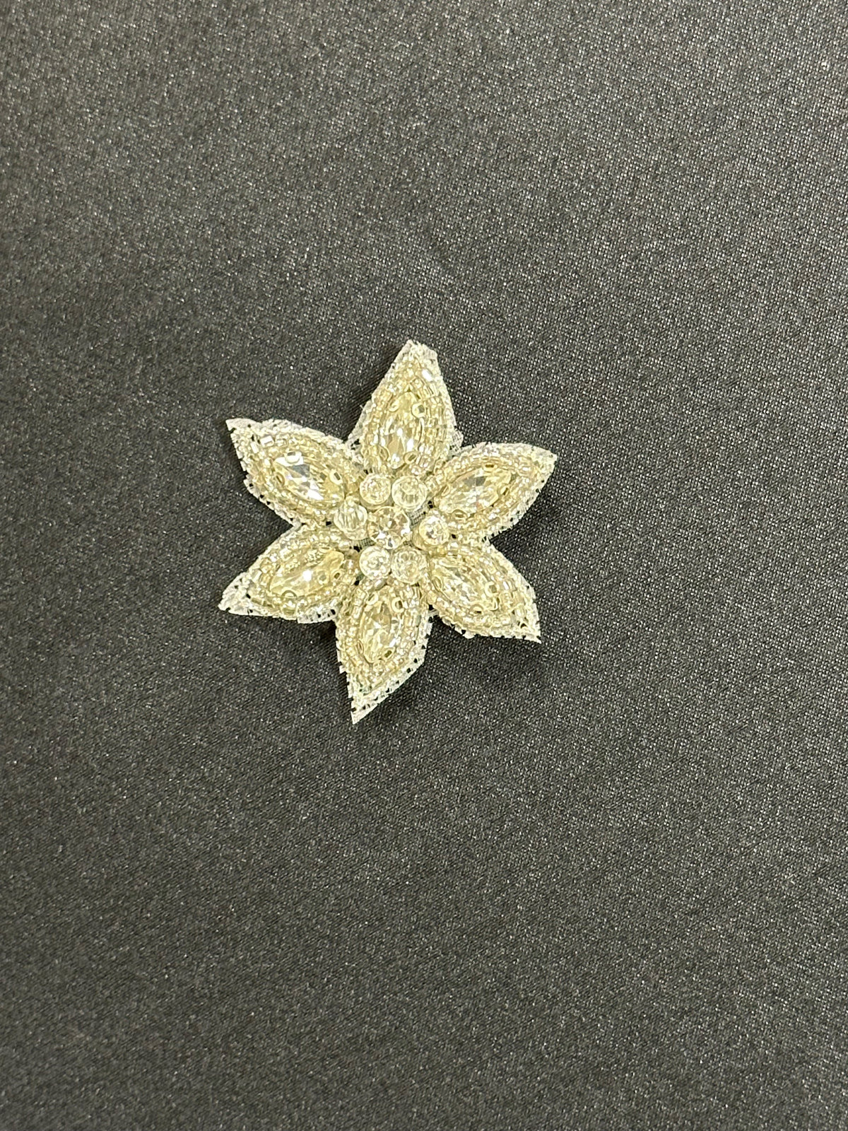 Kristallisierte Blumenapplikation – Gravity