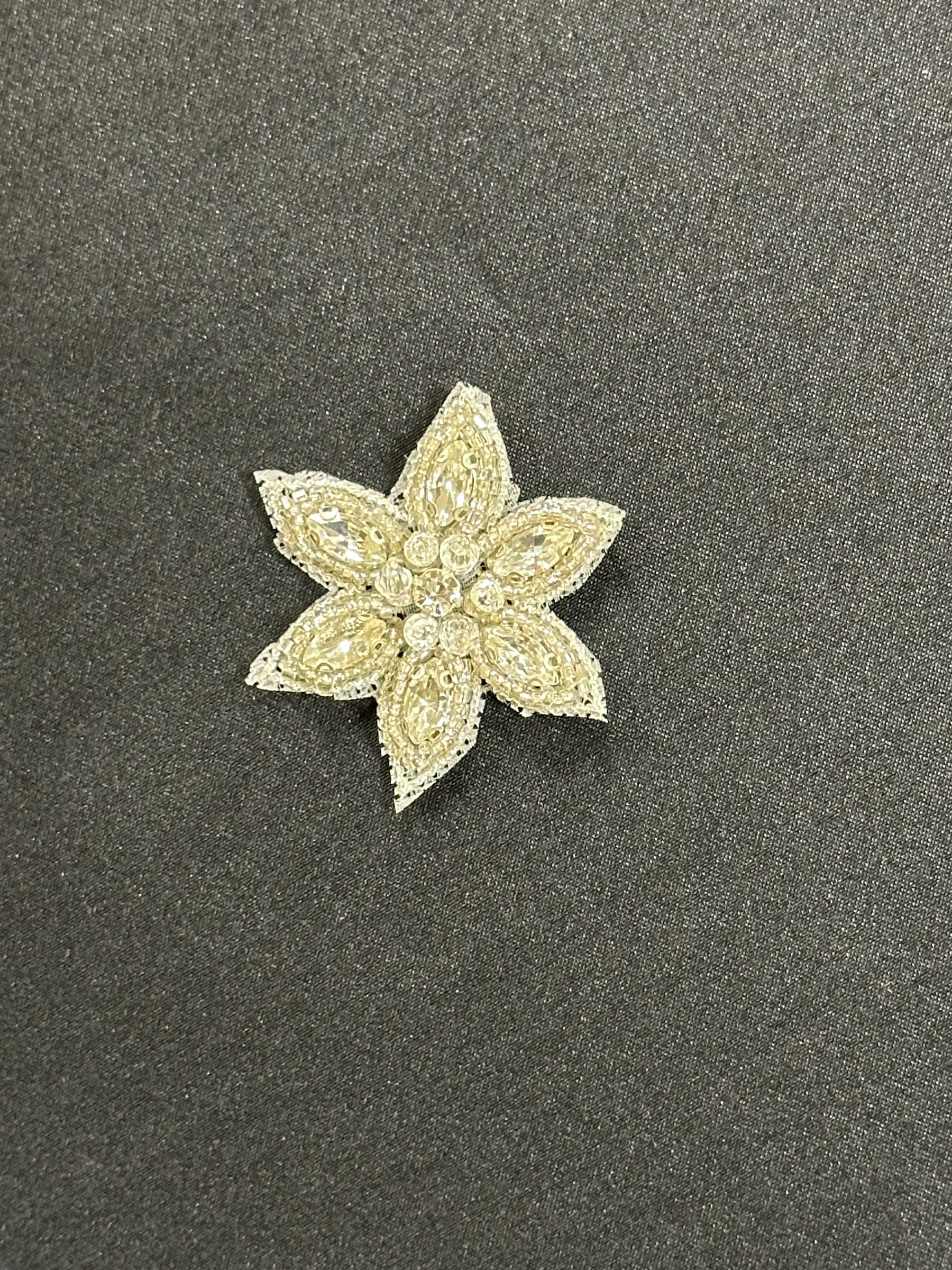 Kristallisierte Blumenapplikation – Gravity