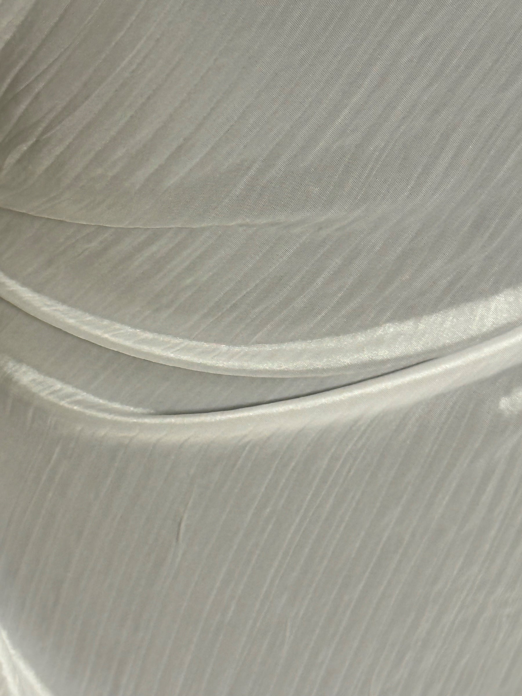 Weißer Knittersatin - Magnitude