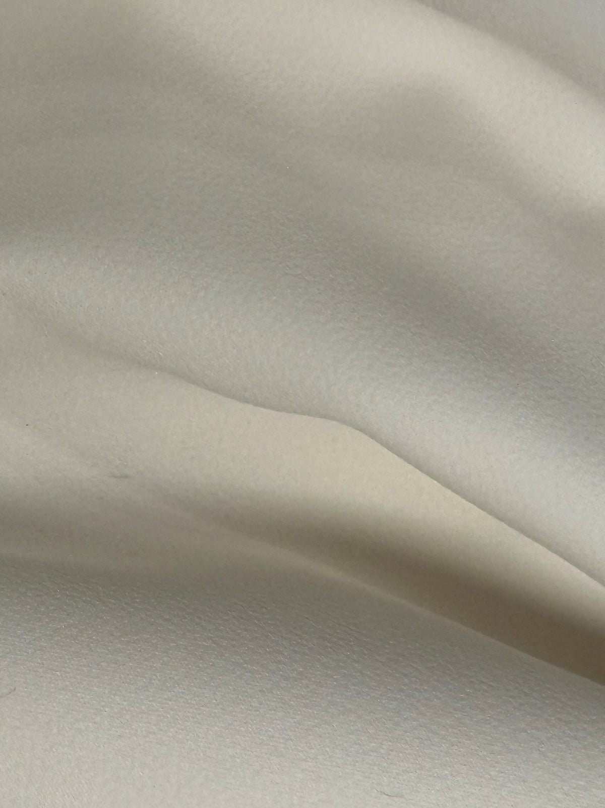 Hellelfenbeinfarbener schwerer Polyester-Krepp - Pamper