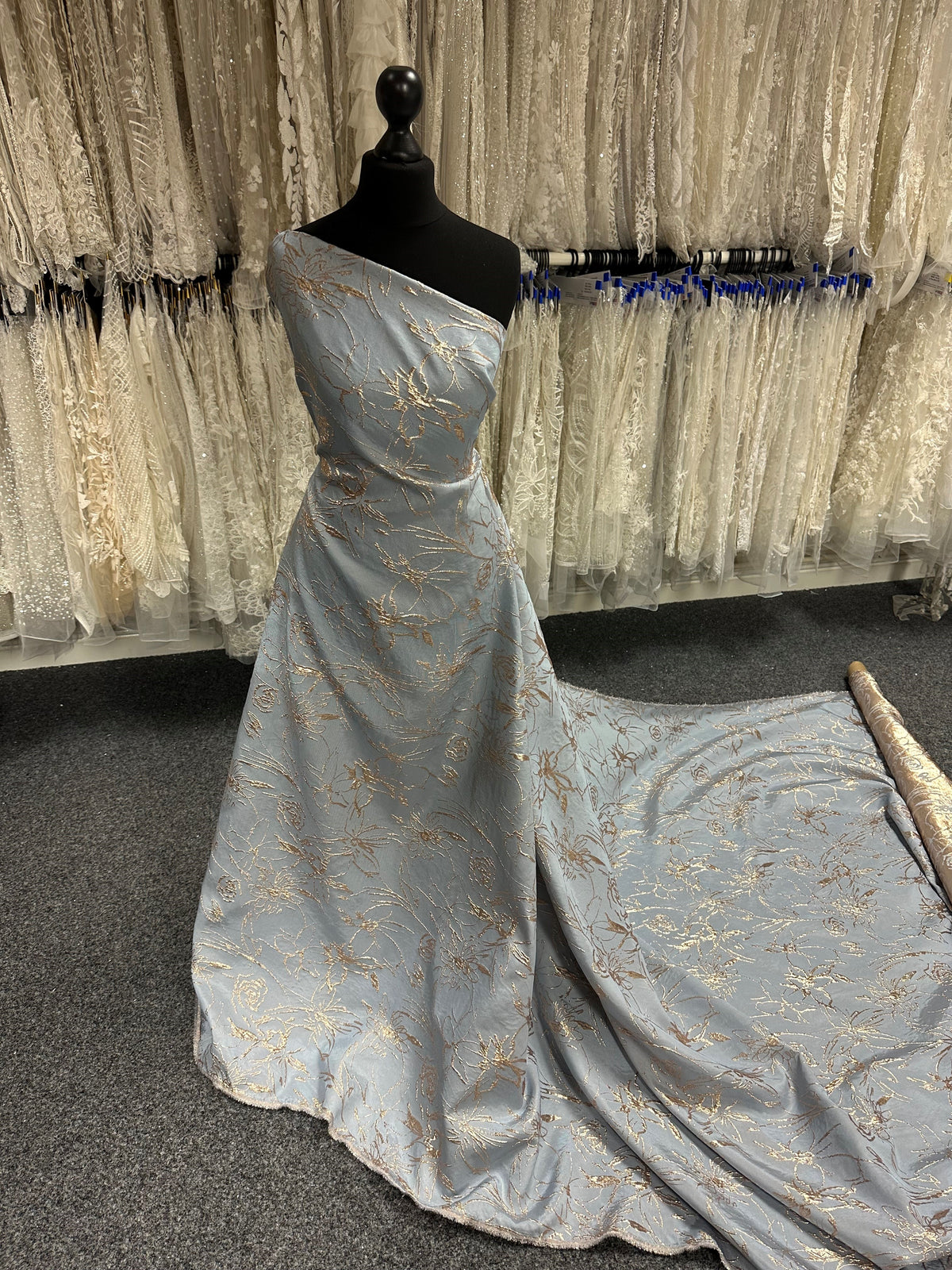 Hellblauer Jacquard-Brokat – Calamity