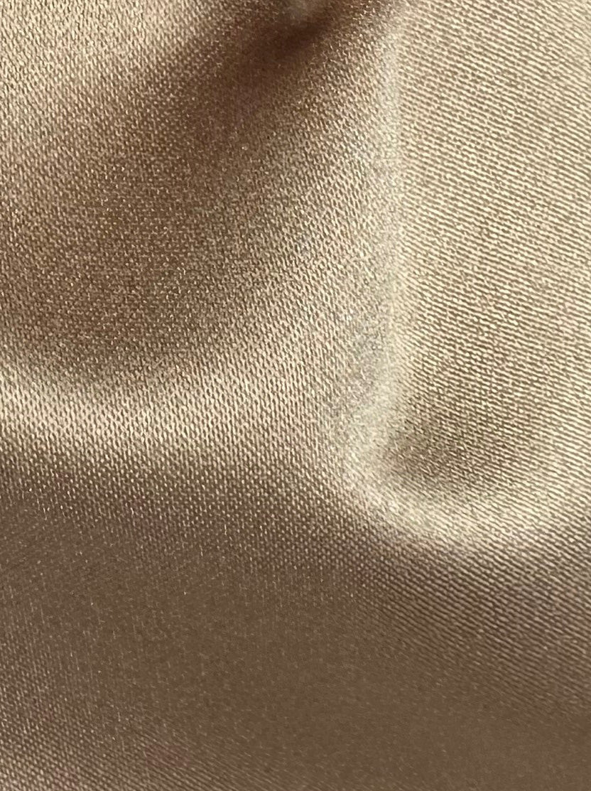 Kaffeefarbener Polyestersatin – Classique