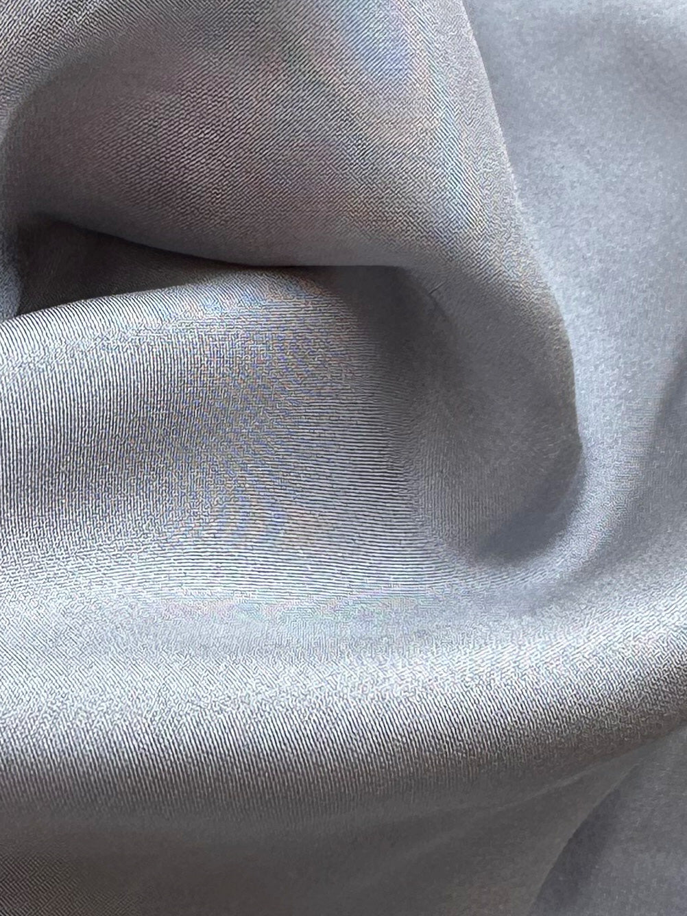 Habotai aus metallgrauer Seide – Mosaik