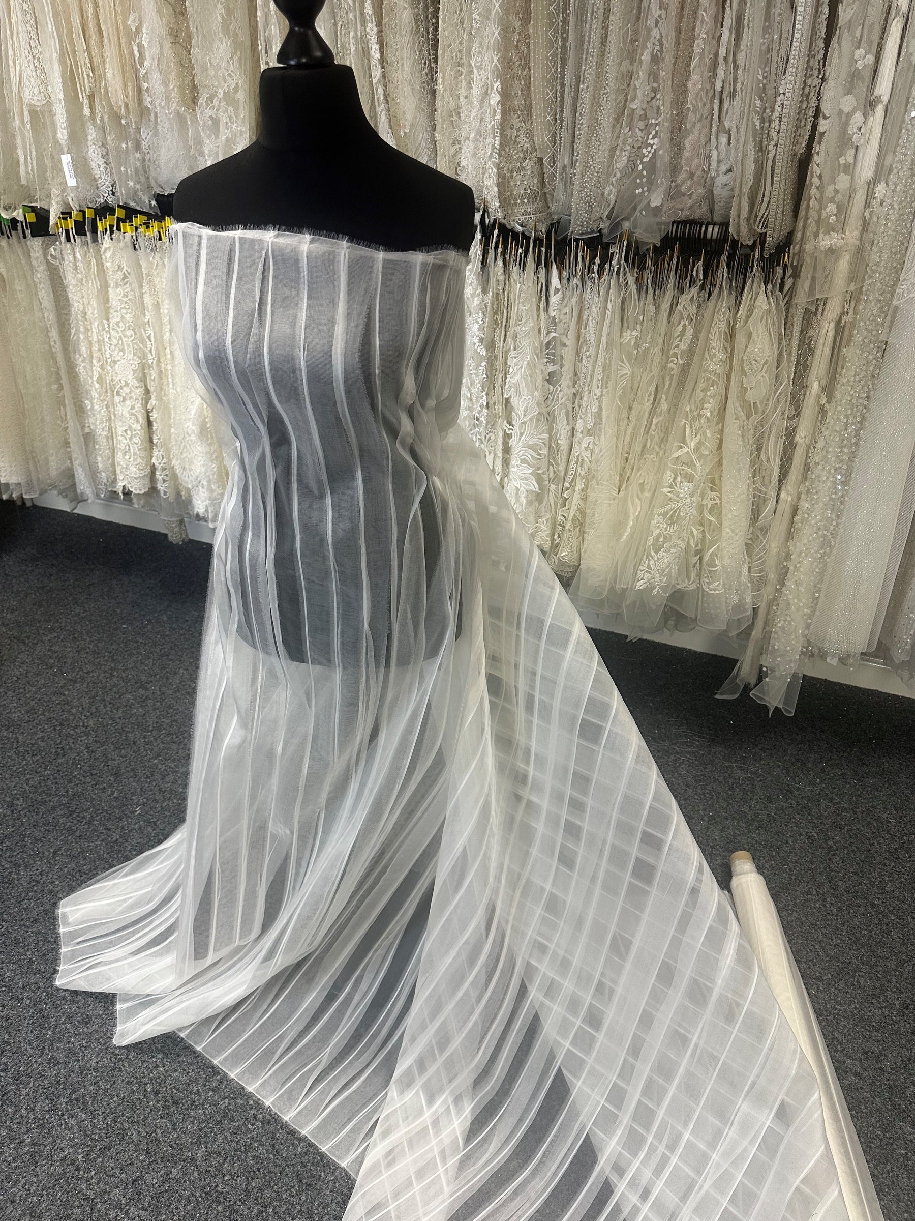 Elfenbeinfarbener plissierter Seidenorganza – Samba