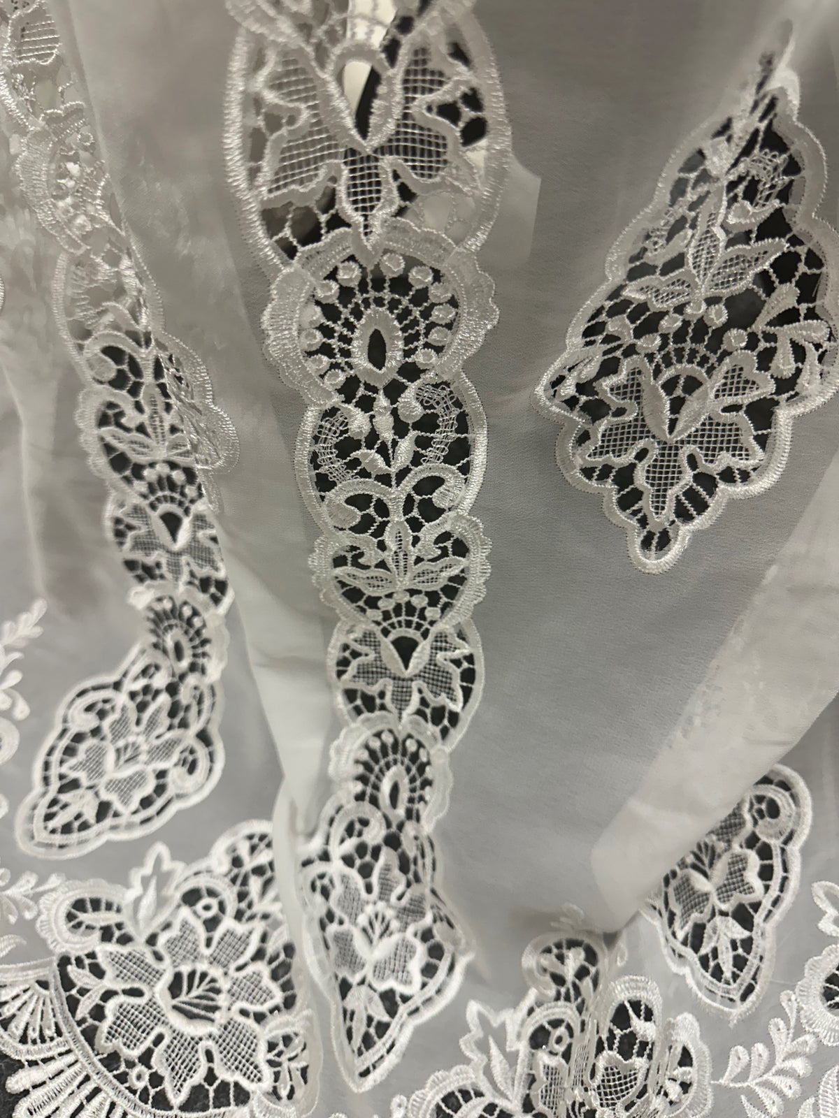 Elfenbeinfarbene bestickte Spitze - Uylana