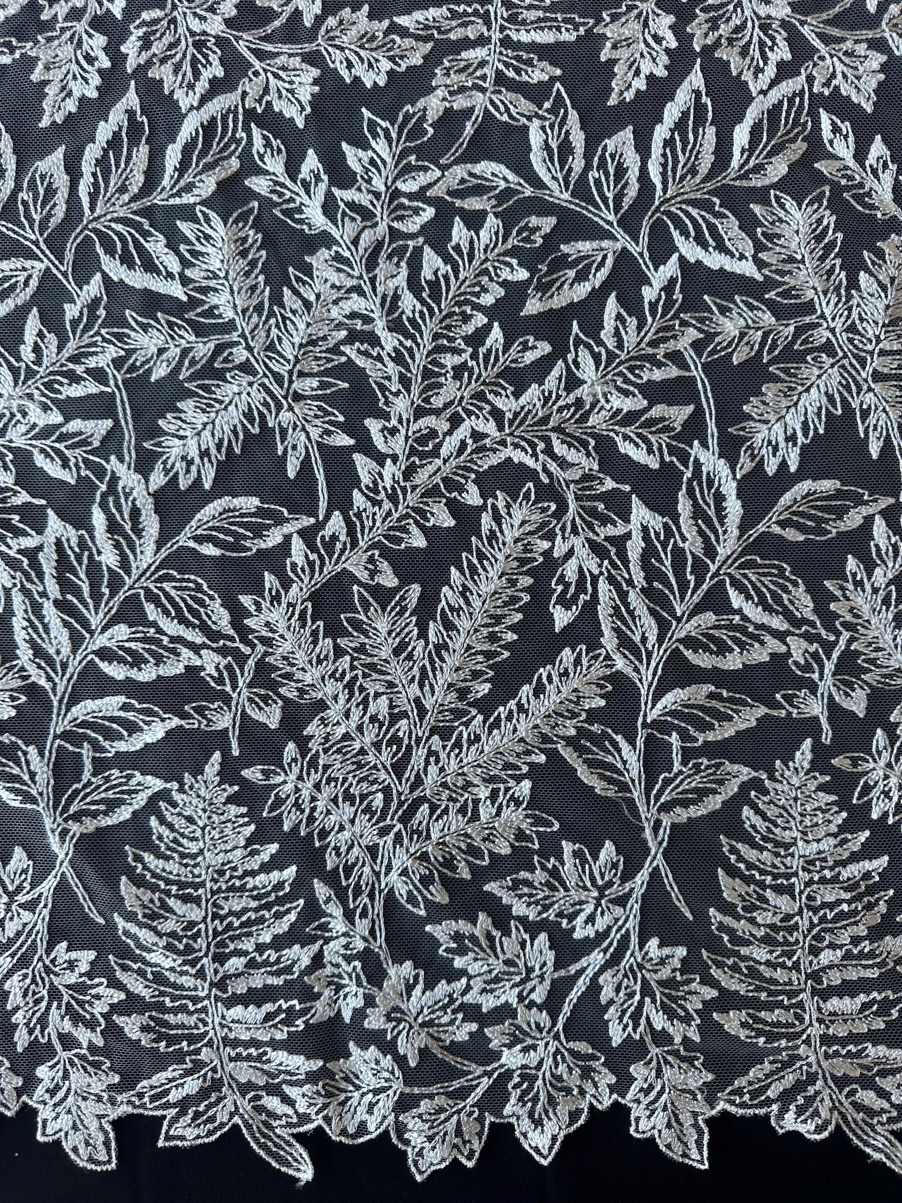 Elfenbeinfarbene bestickte Spitze - Zulu