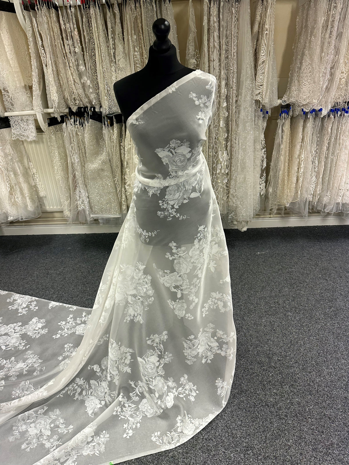 Elfenbeinfarbener bedruckter Seidenorganza - Shania